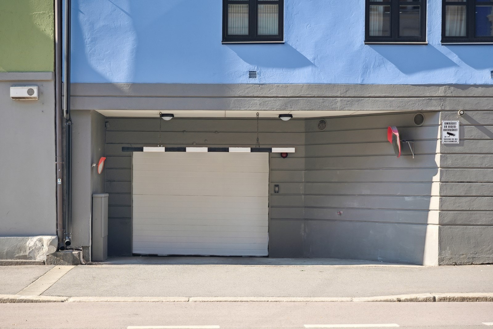Det er mulighet for å leie parkeringsplass i garasjeanlegget med heisadkomst. Galleribilde