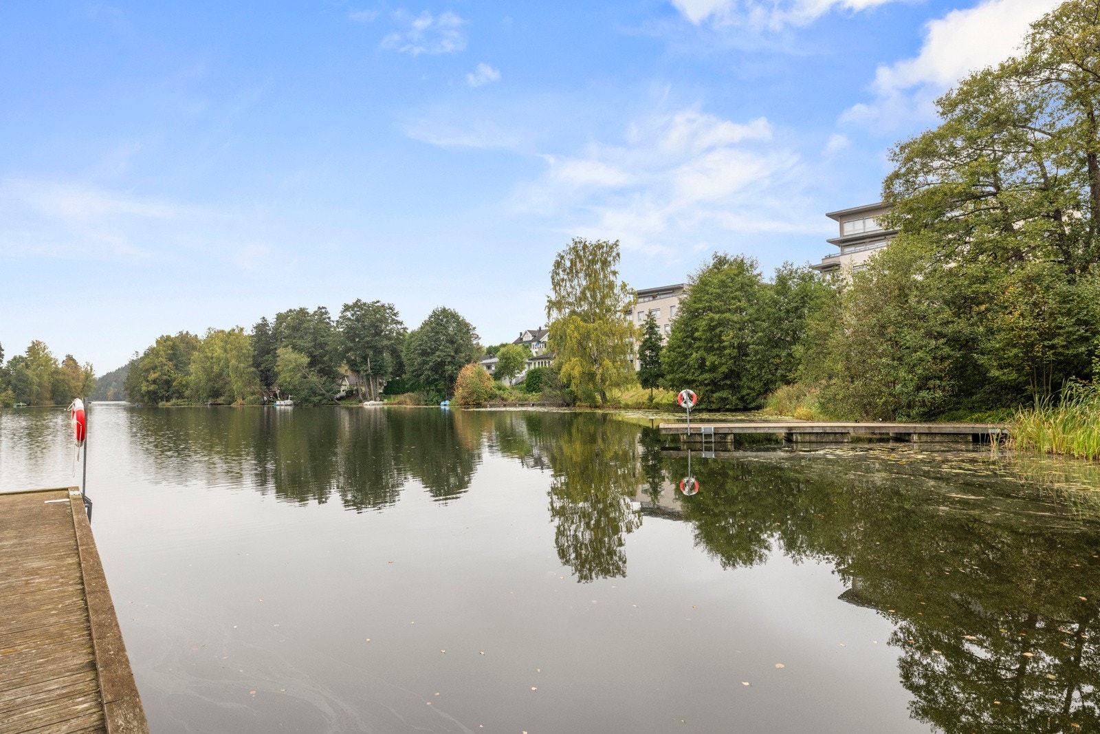 Det er hyggelige grøntområder og turstier rundt idylliske Kolbotnvannet. Galleribilde