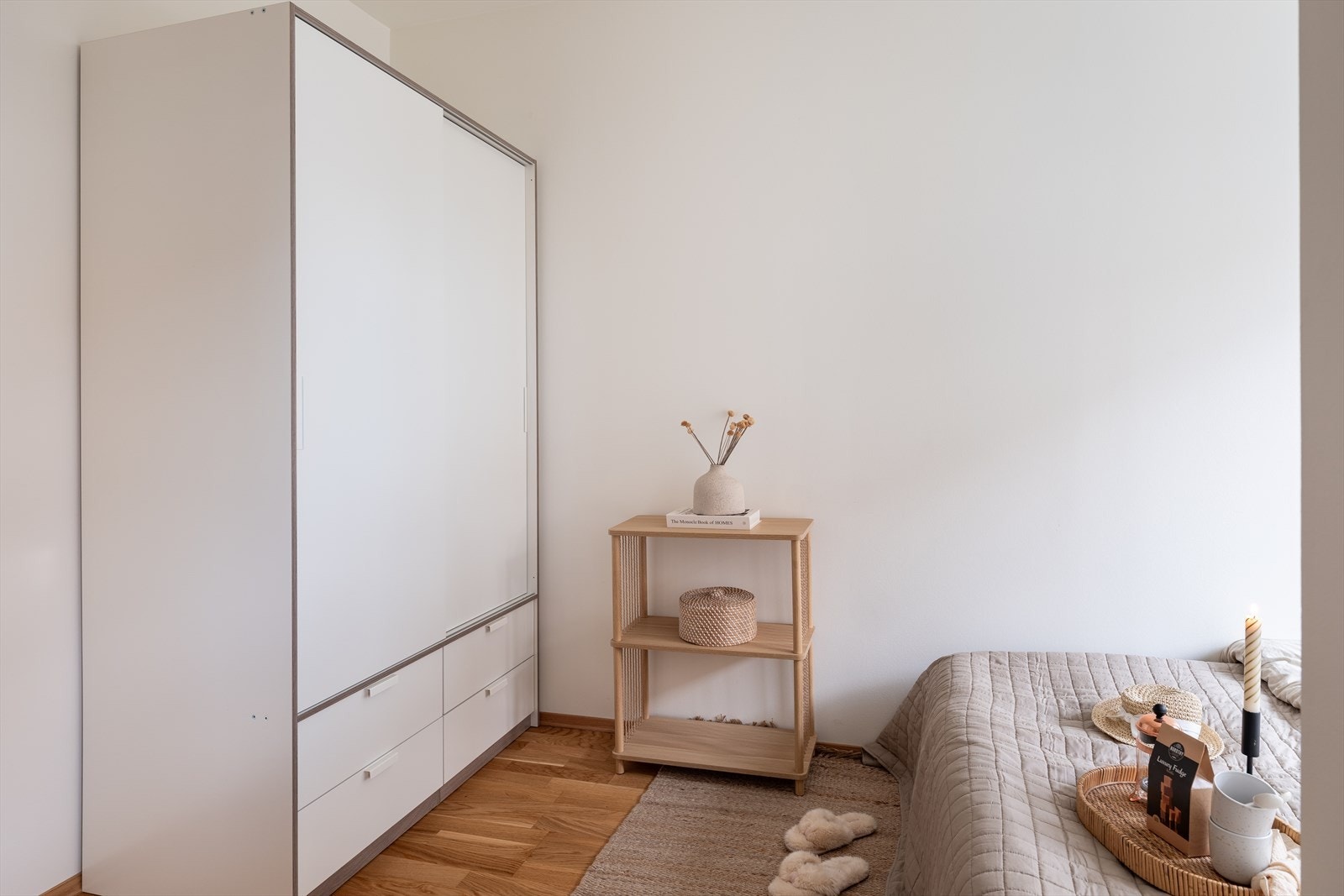 Her er det plass til stor seng og garderobe. Galleribilde