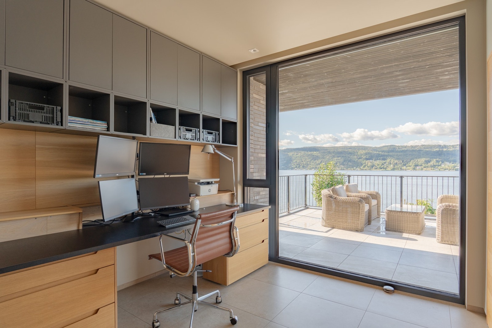 Kontor med nydelig utsikt (som eventuelt kan benyttes som femte soverom). Galleribilde