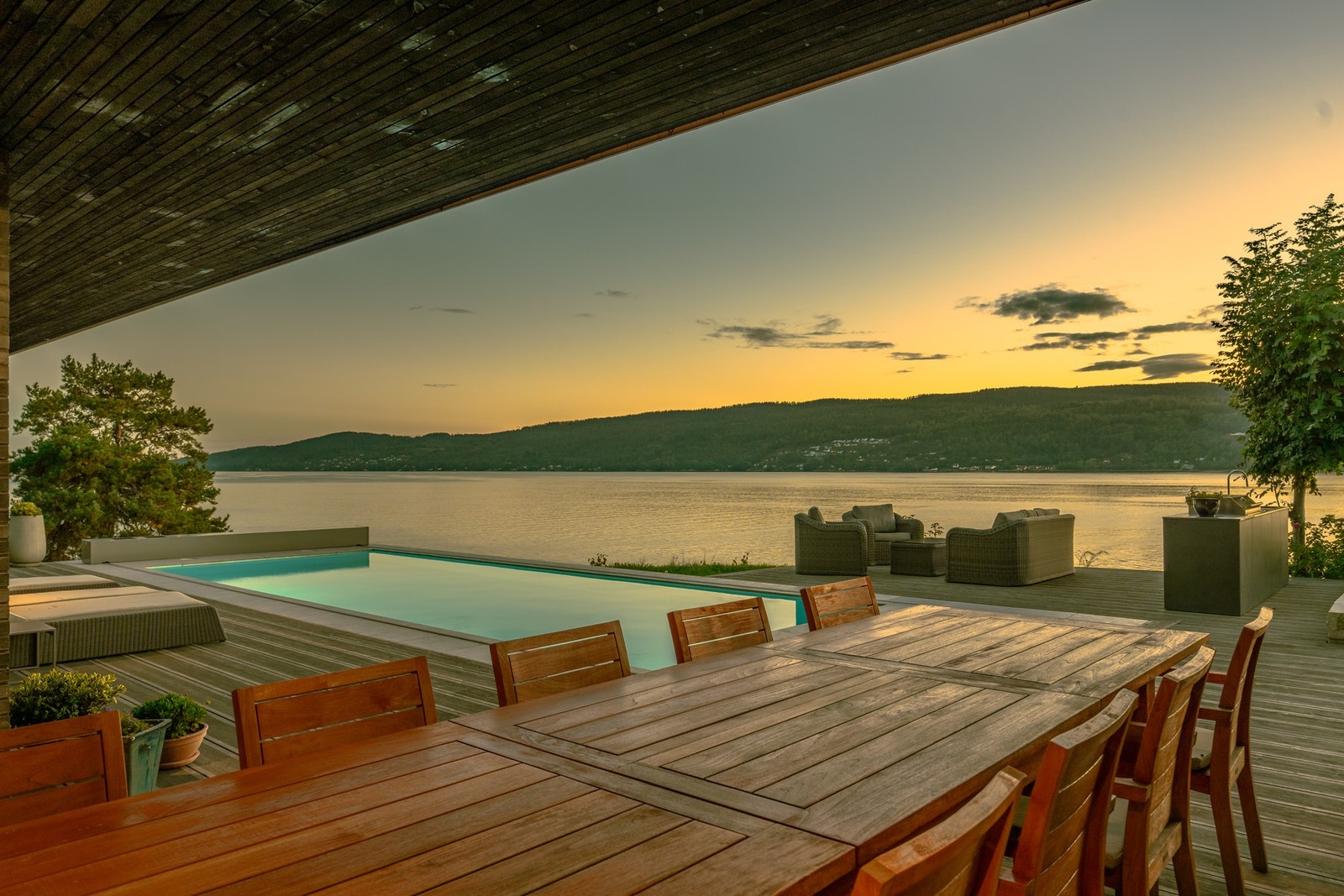 Utendørs basseng, Niveko 9,6m x 4,0m med oppvarming og moderne UV-lys renseanlegg. Galleribilde