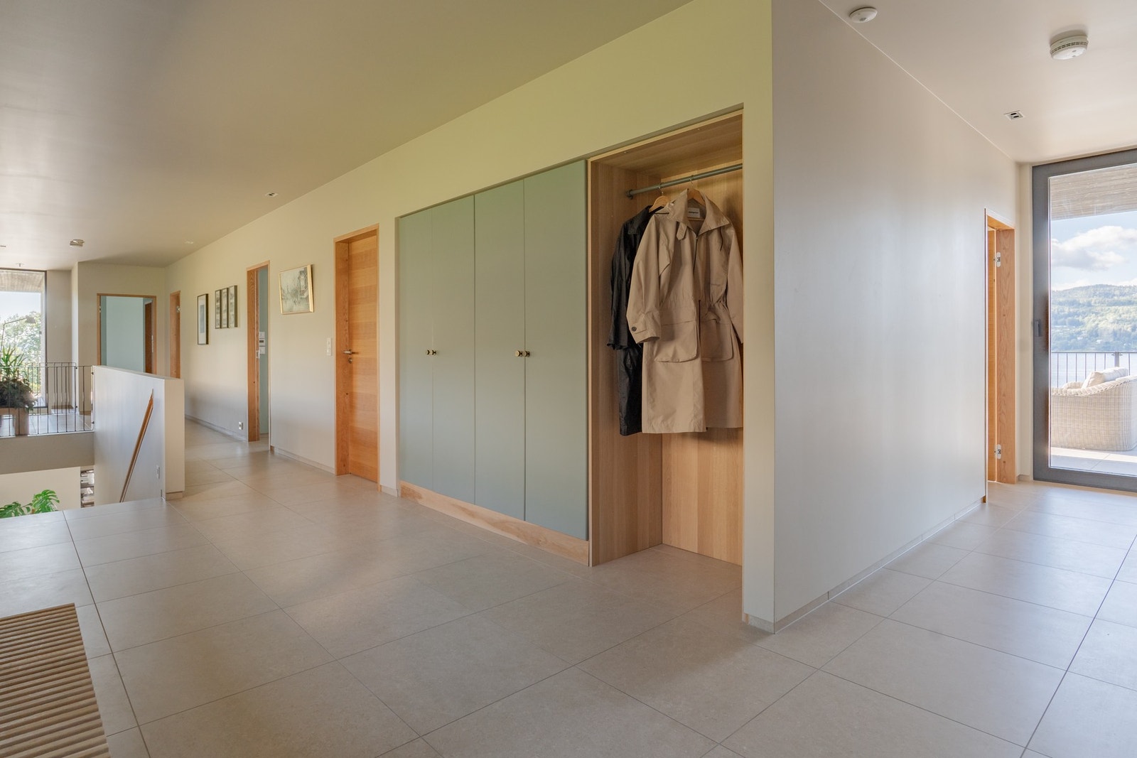 Hall/gang i 1.etasje. Galleribilde