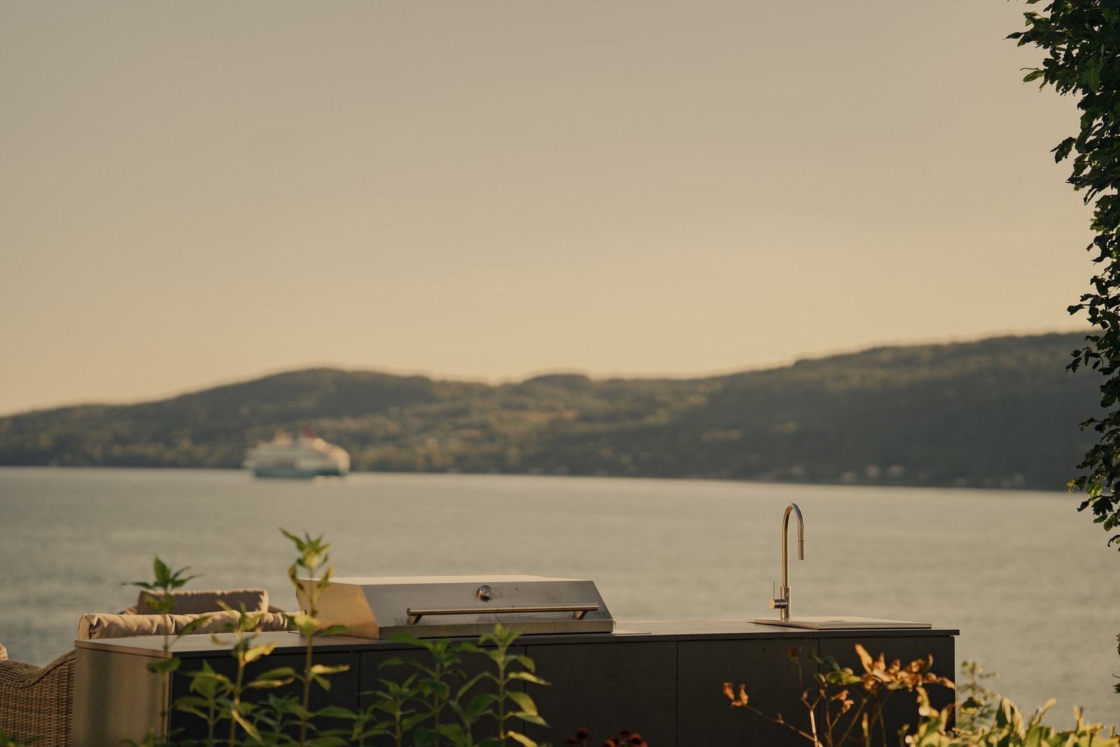 Utekjøkken med nydelig sjøutsikt. Galleribilde