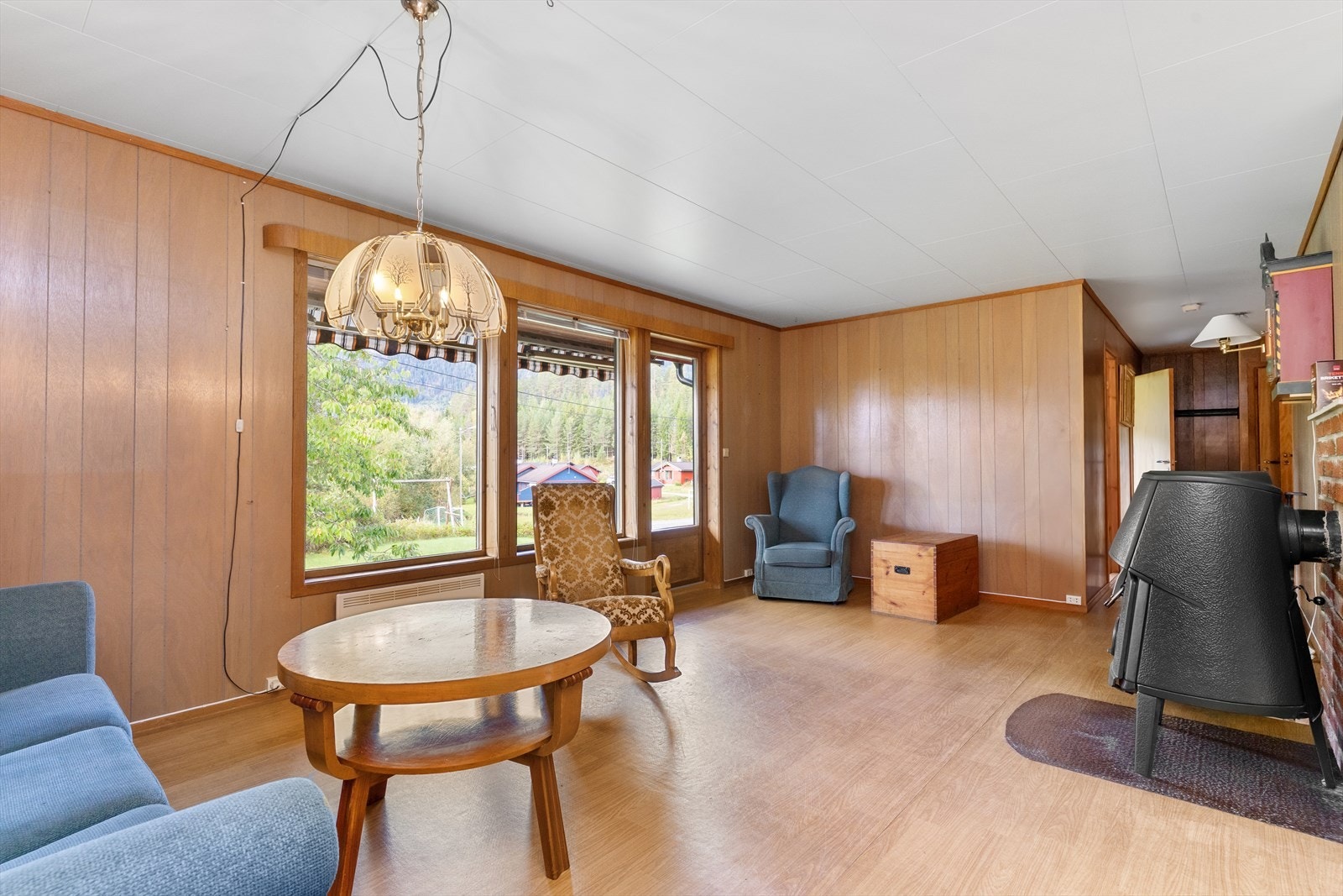 Boligen har behov for oppussing og modernisering, men byr på et godt utgangspunkt for deg som ønsker å sette ditt eget preg. Galleribilde