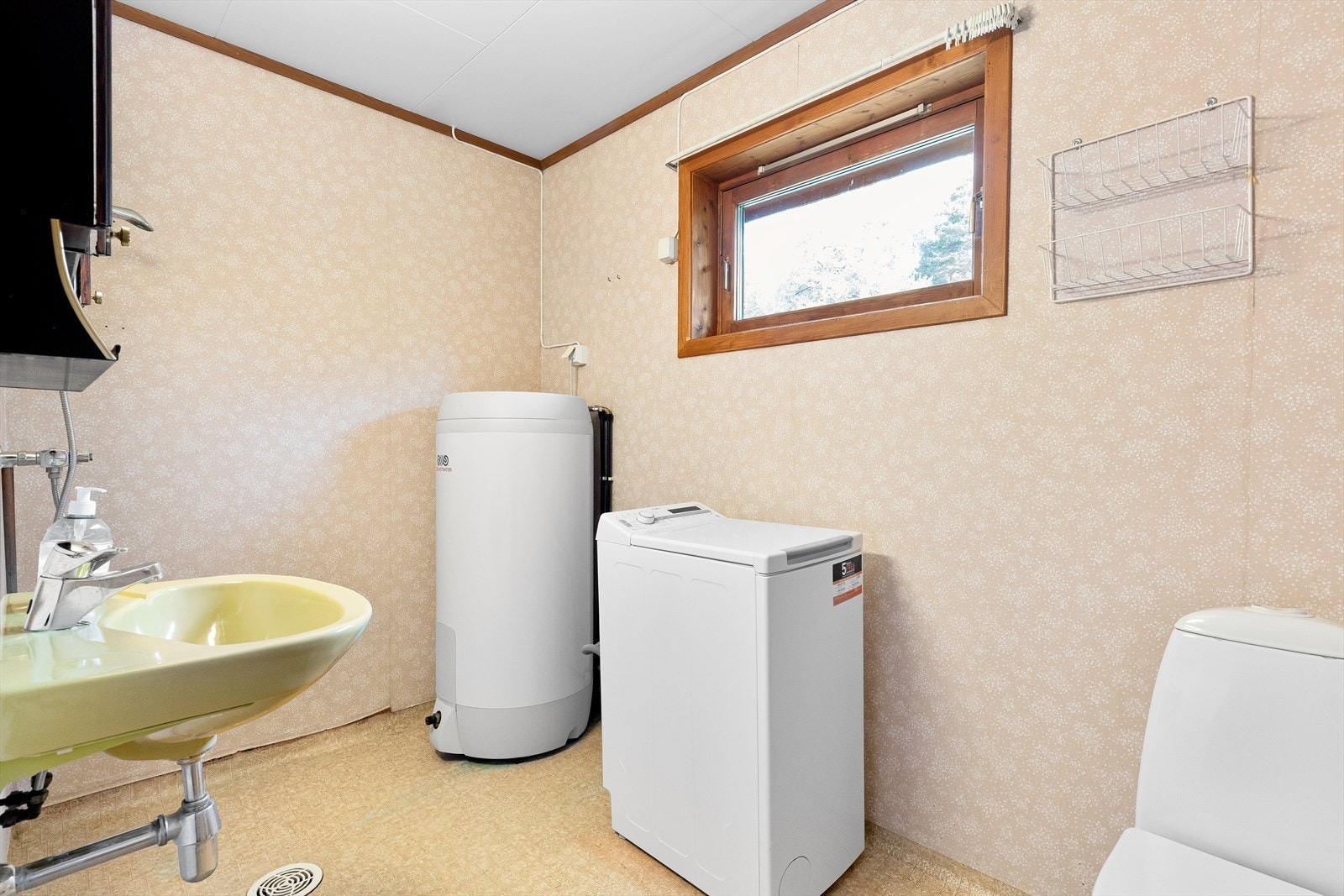 Rommet er mekanisk ventilert, men mangler tilluft via dør. Galleribilde