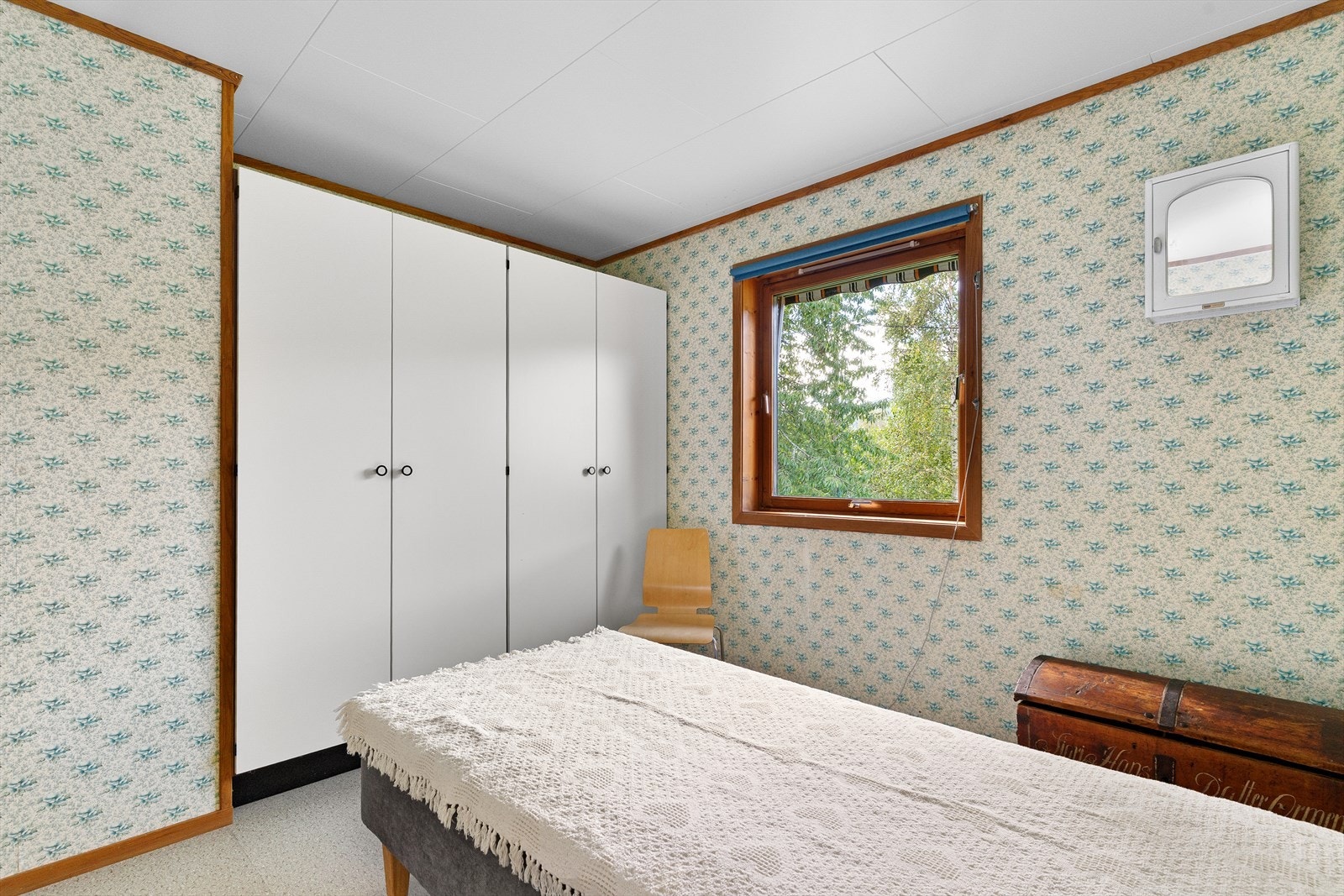 Hovedsoverommet har også praktisk oppbevaring i garderobeskap. Galleribilde