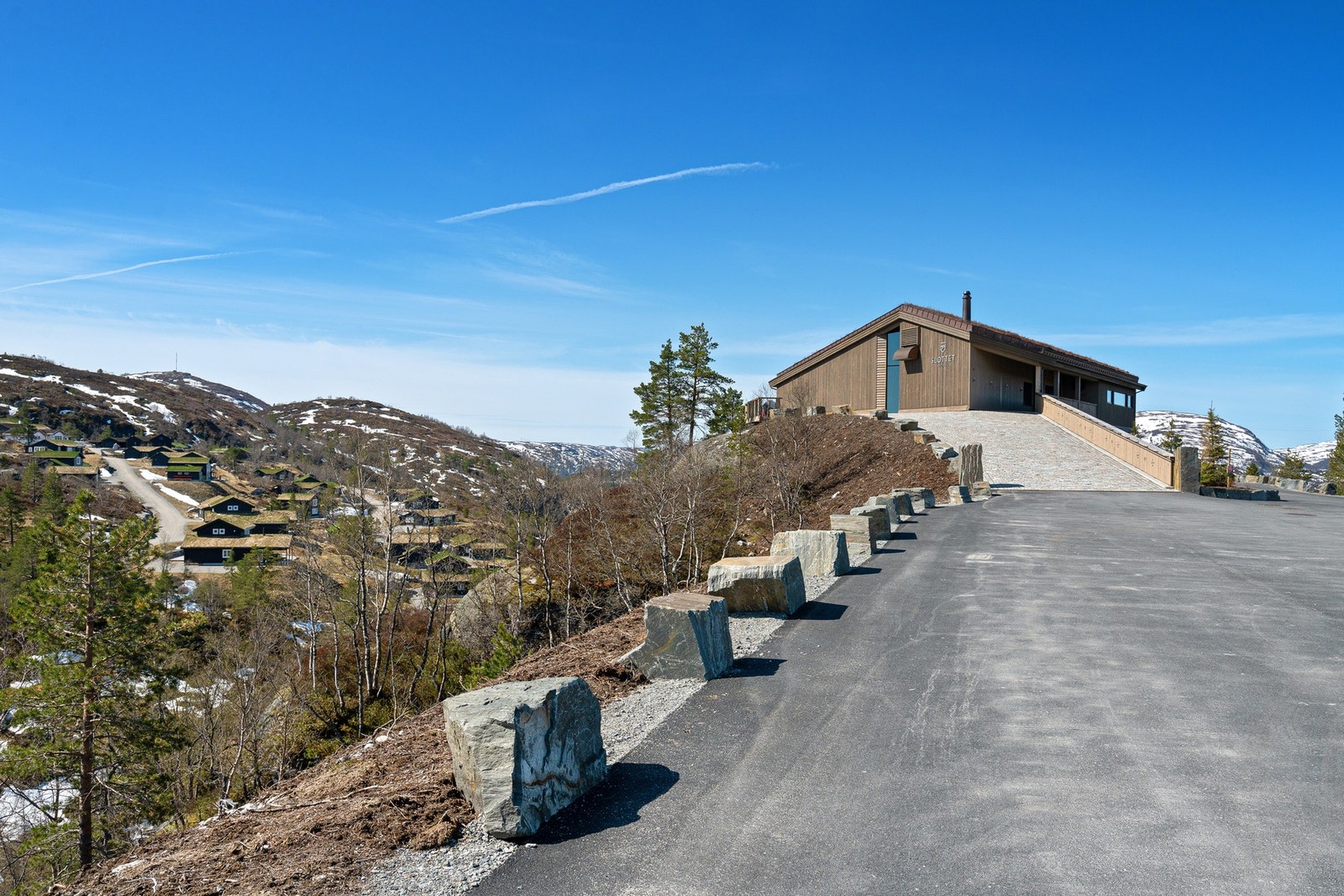 En kort kjøretur unna ligger restauranten Slottet. Galleribilde
