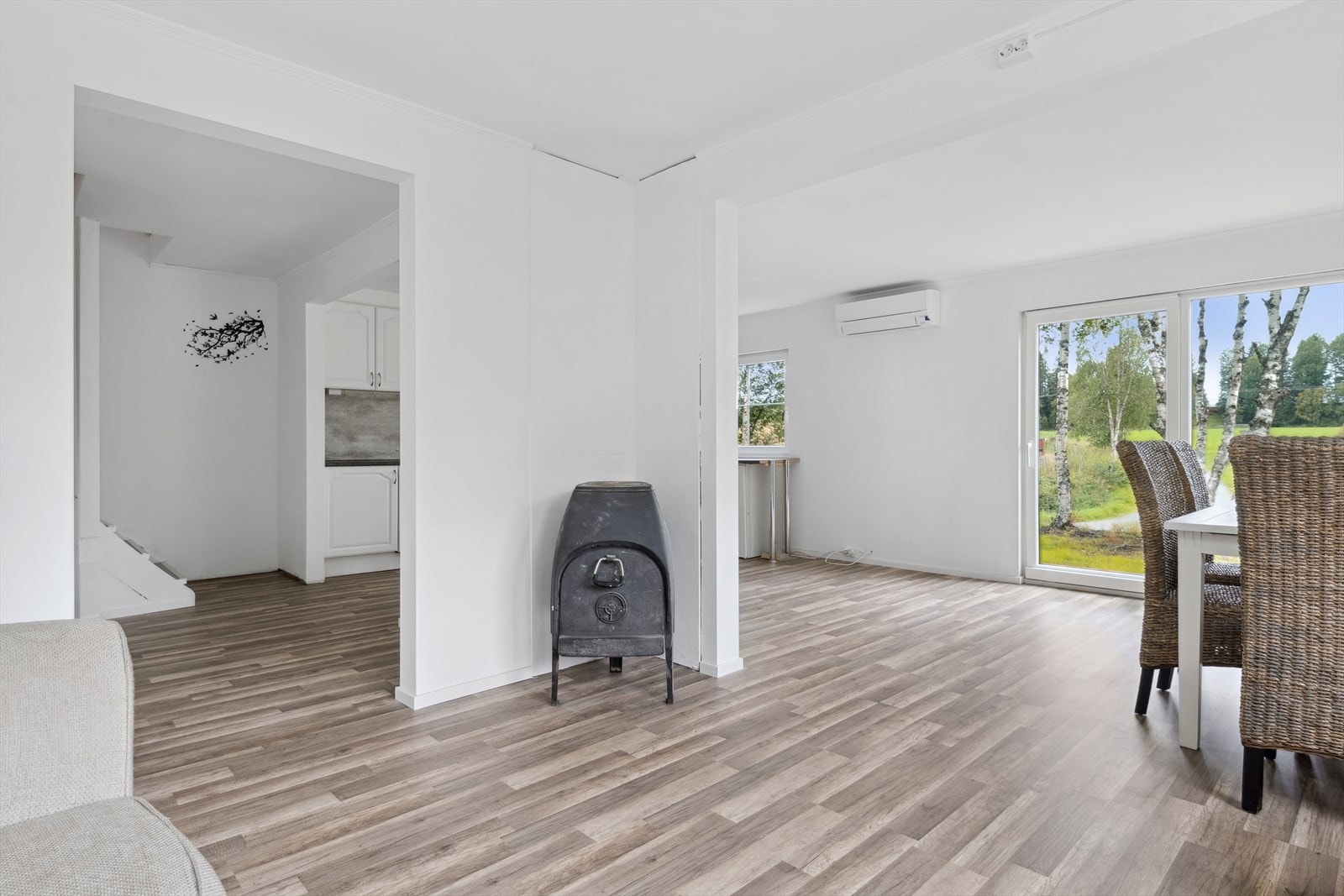 Oppvarming med varmepumpe fra 2022 og eldre vedovn. Galleribilde