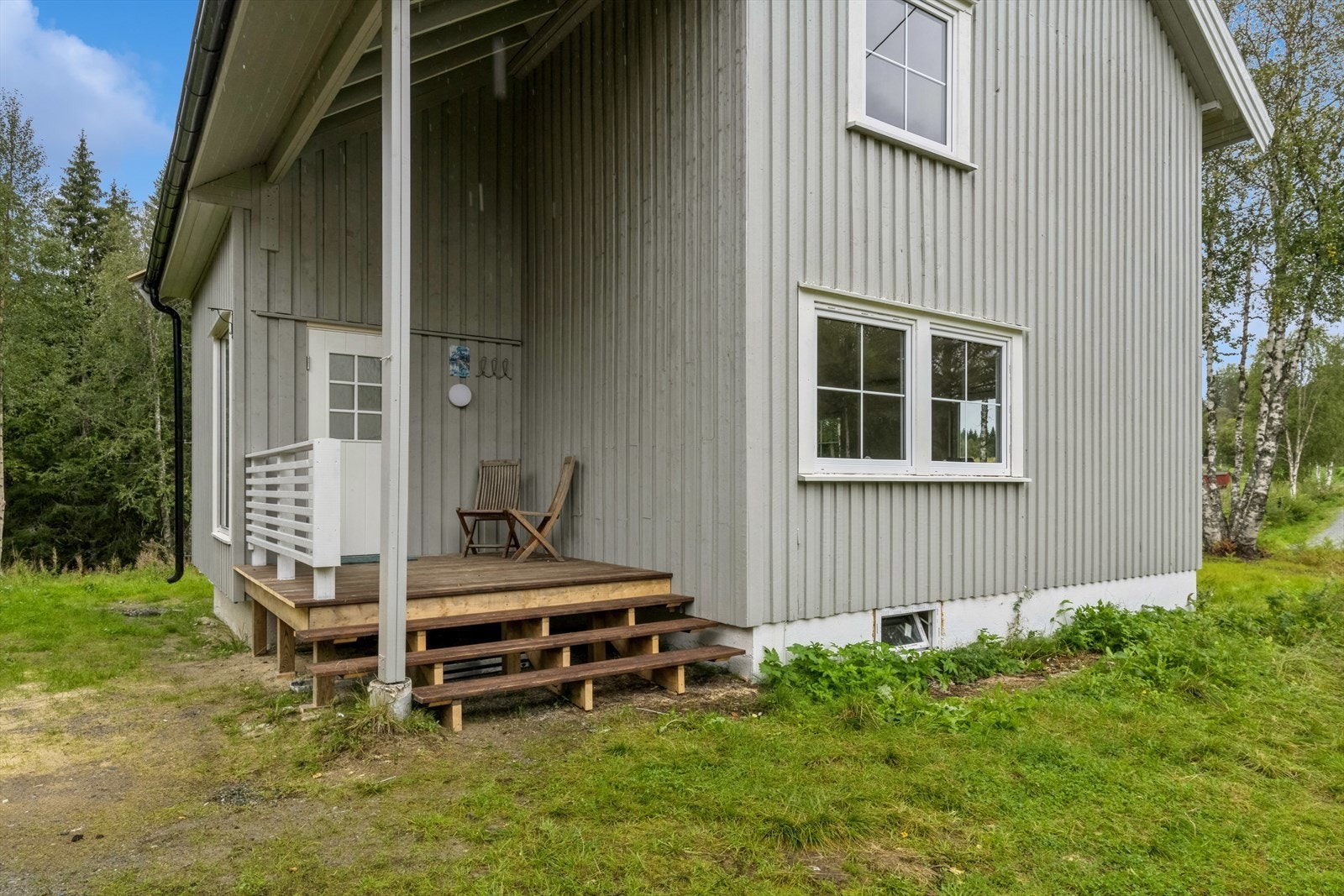 Ny terrasse foran inngangen i 2024. Galleribilde