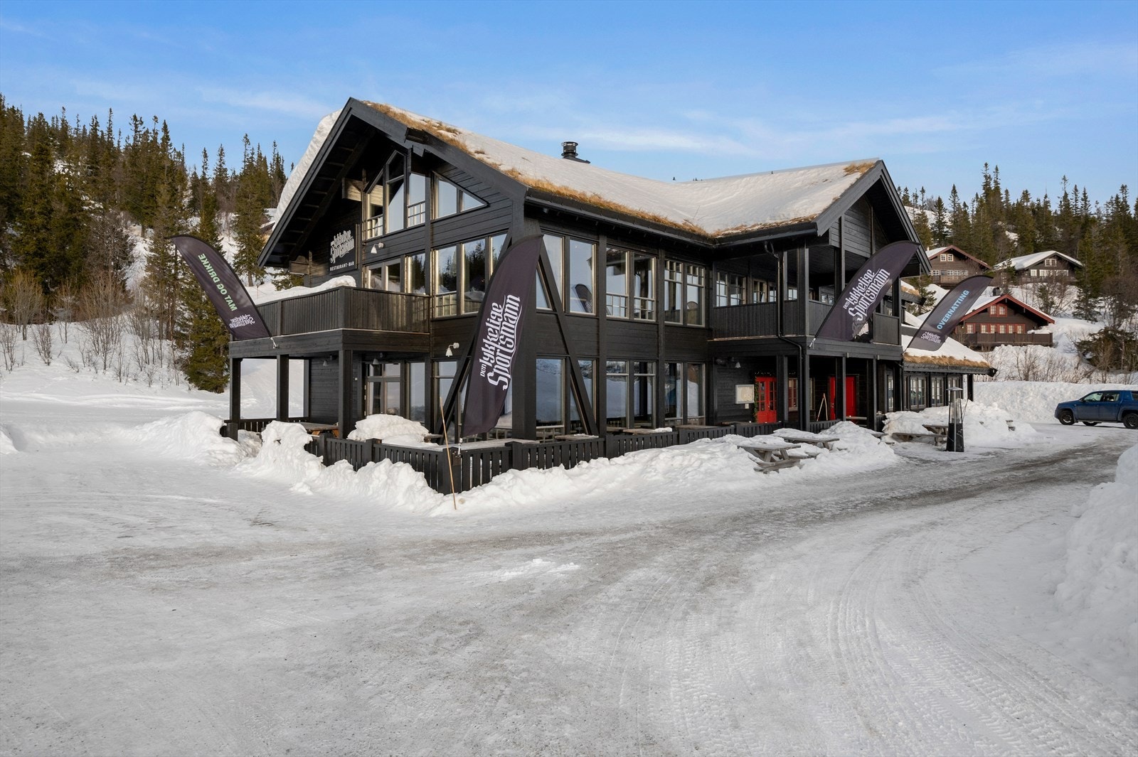Nærområdet - Den Lykkelige Sportsmann, populær afterski og restaurant. Nå også en finere à la carte restaurant i 2.etg som heter Ski & gaffel. Galleribilde
