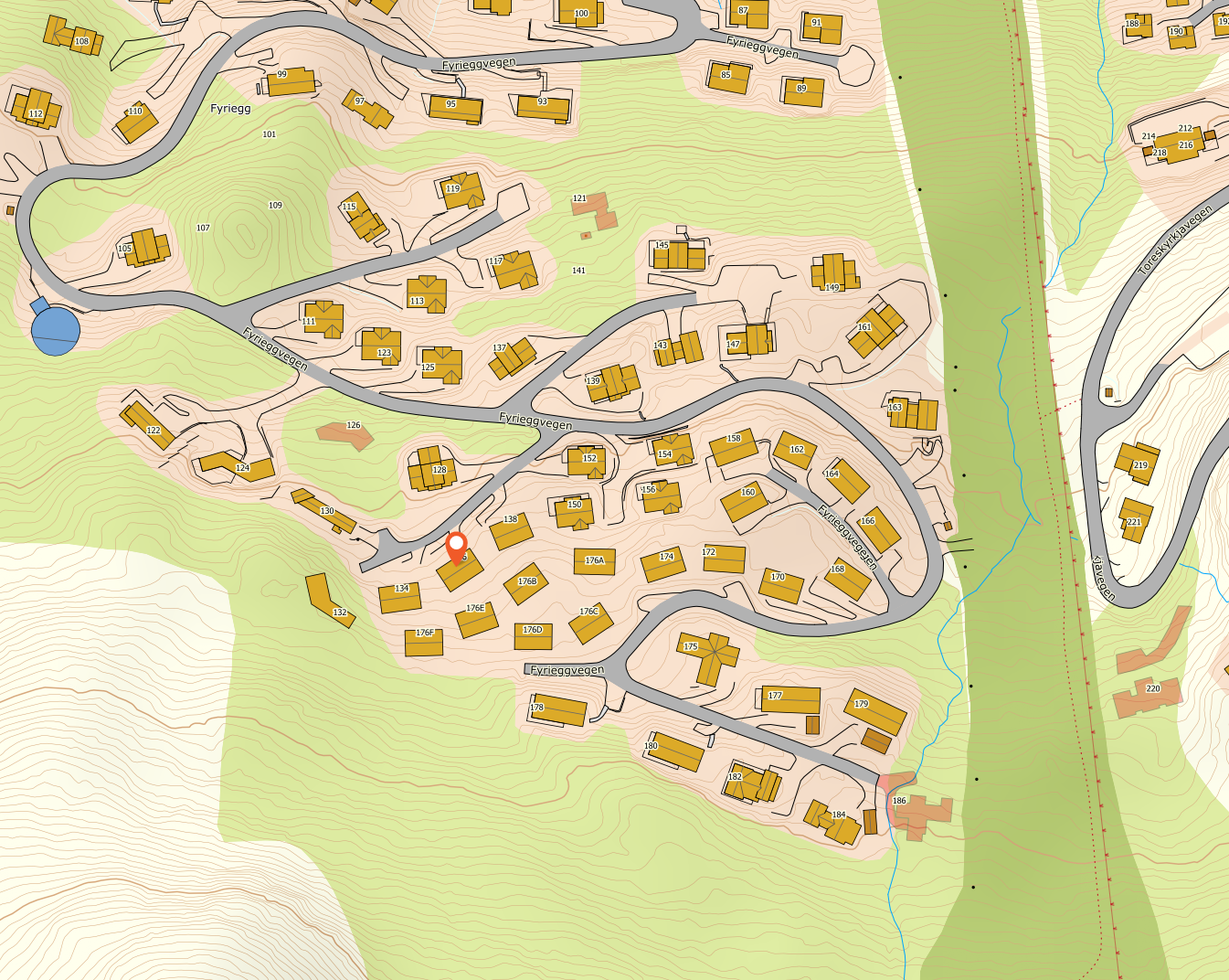 Oversiktskart - Se markering for hytta sin beliggenhet. Mørkegrønt område er alpinbakken. Galleribilde