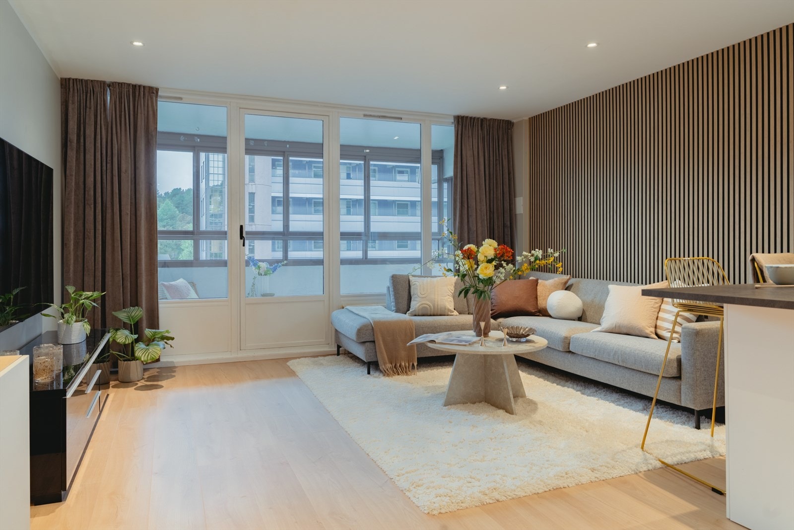 Aktiv Eiendomsmegling v/ Tobias Nordahl-Pedersen og Mathias Helland Bøstrand har den store gleden av å presentere Vadmyrveien 2! Galleribilde