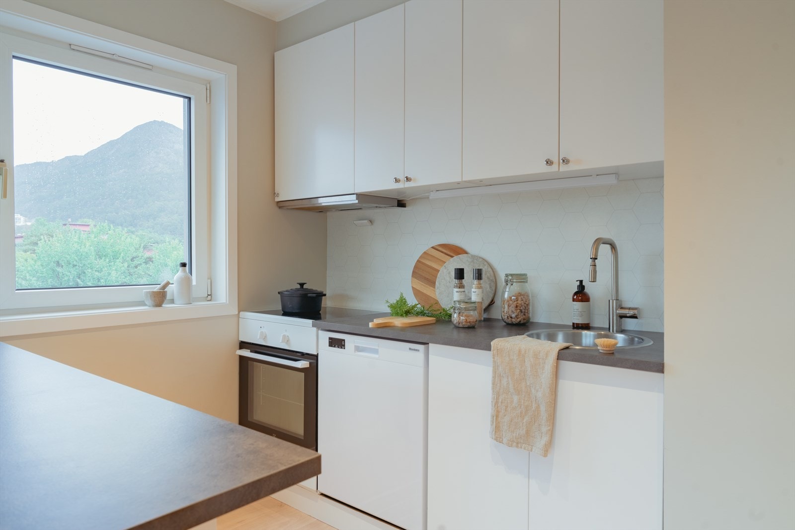 Godt med lysinslipp på kjøkken også! Galleribilde