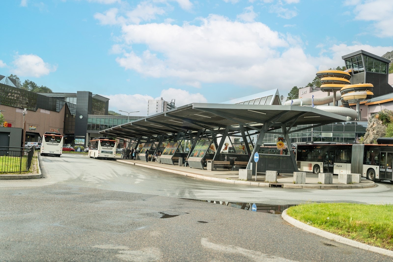 Fra Loddefjord Terminal er det hyppige bussavganger til Bergens mange bydeler Galleribilde