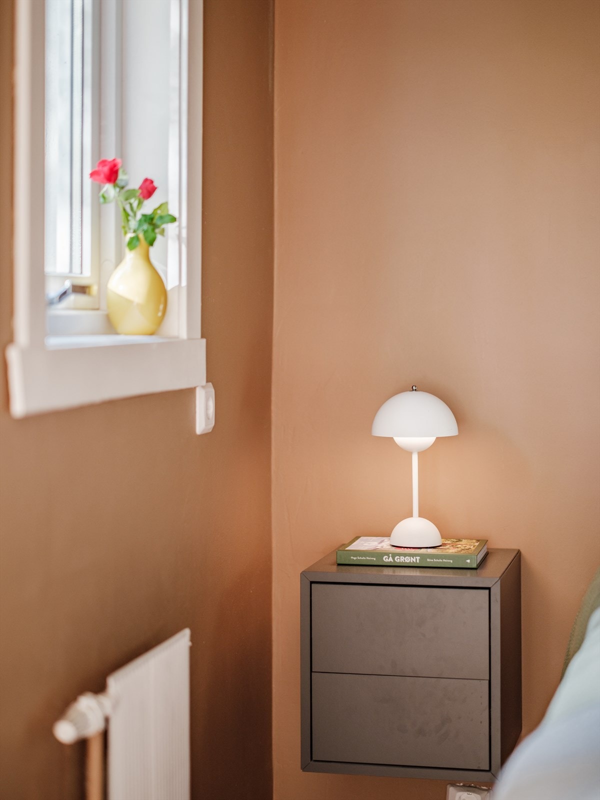 Vinduet slipper inn naturlig lys og luft. Galleribilde