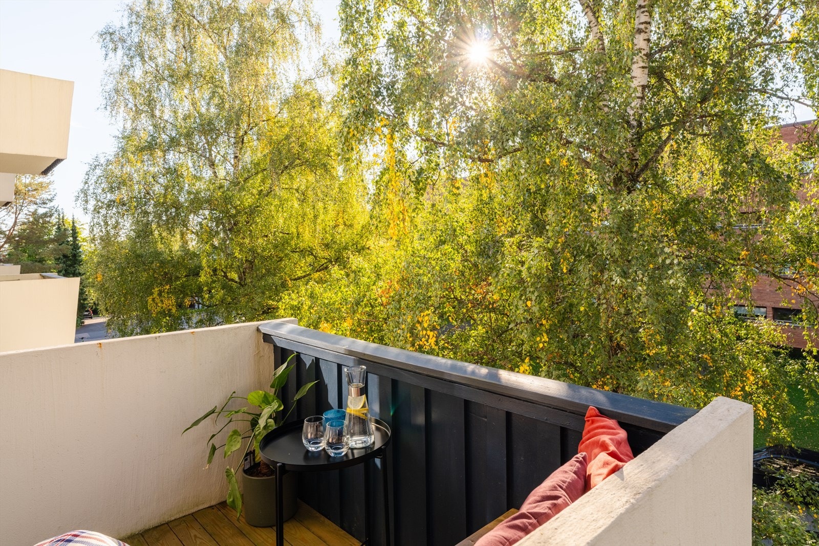 Her kan du sitte usjenert til og nyte ettermiddagssolen! Galleribilde