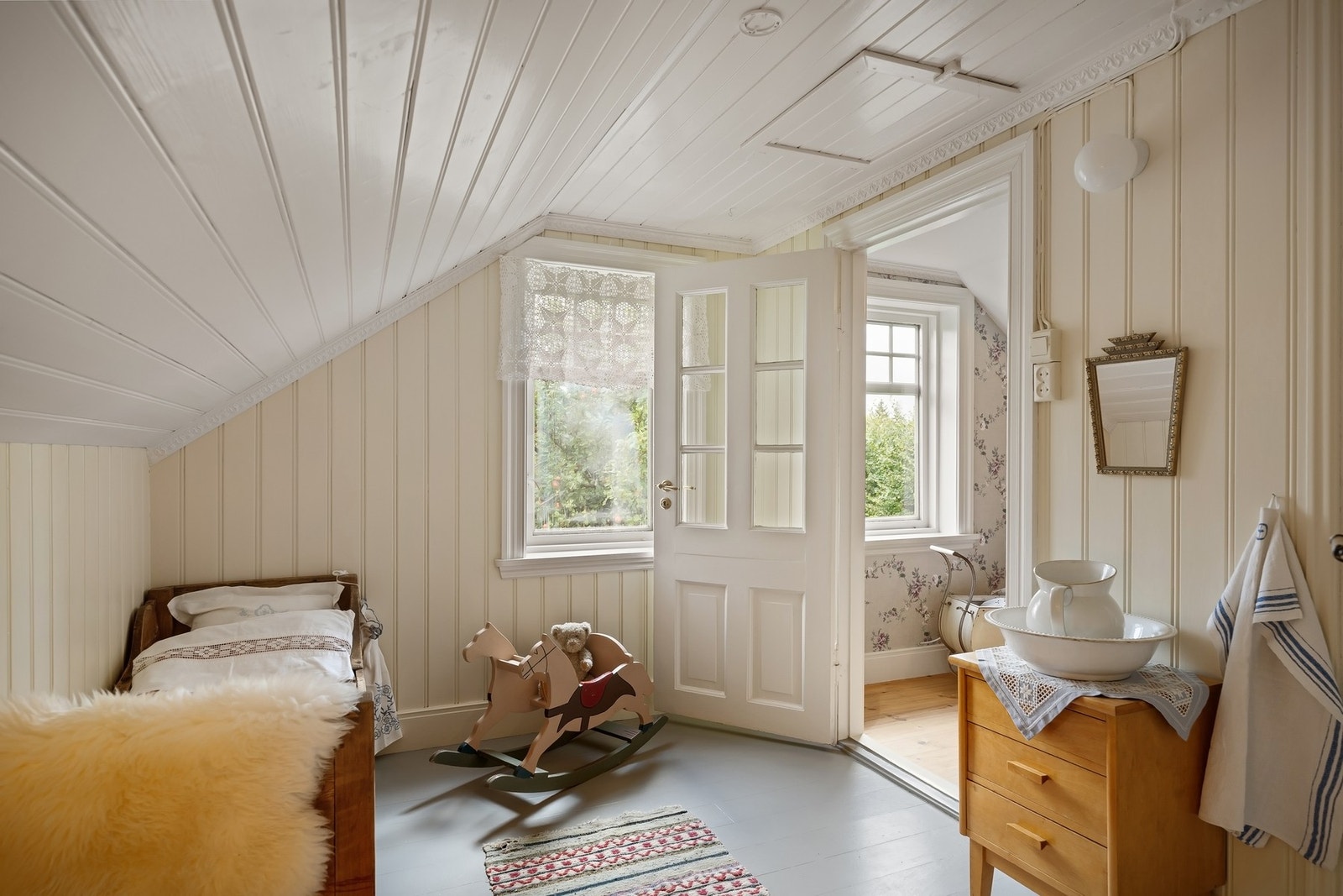 Sovealkove/gang, brukt som soverom men er en naturlig gjennomgang til soverommet Galleribilde