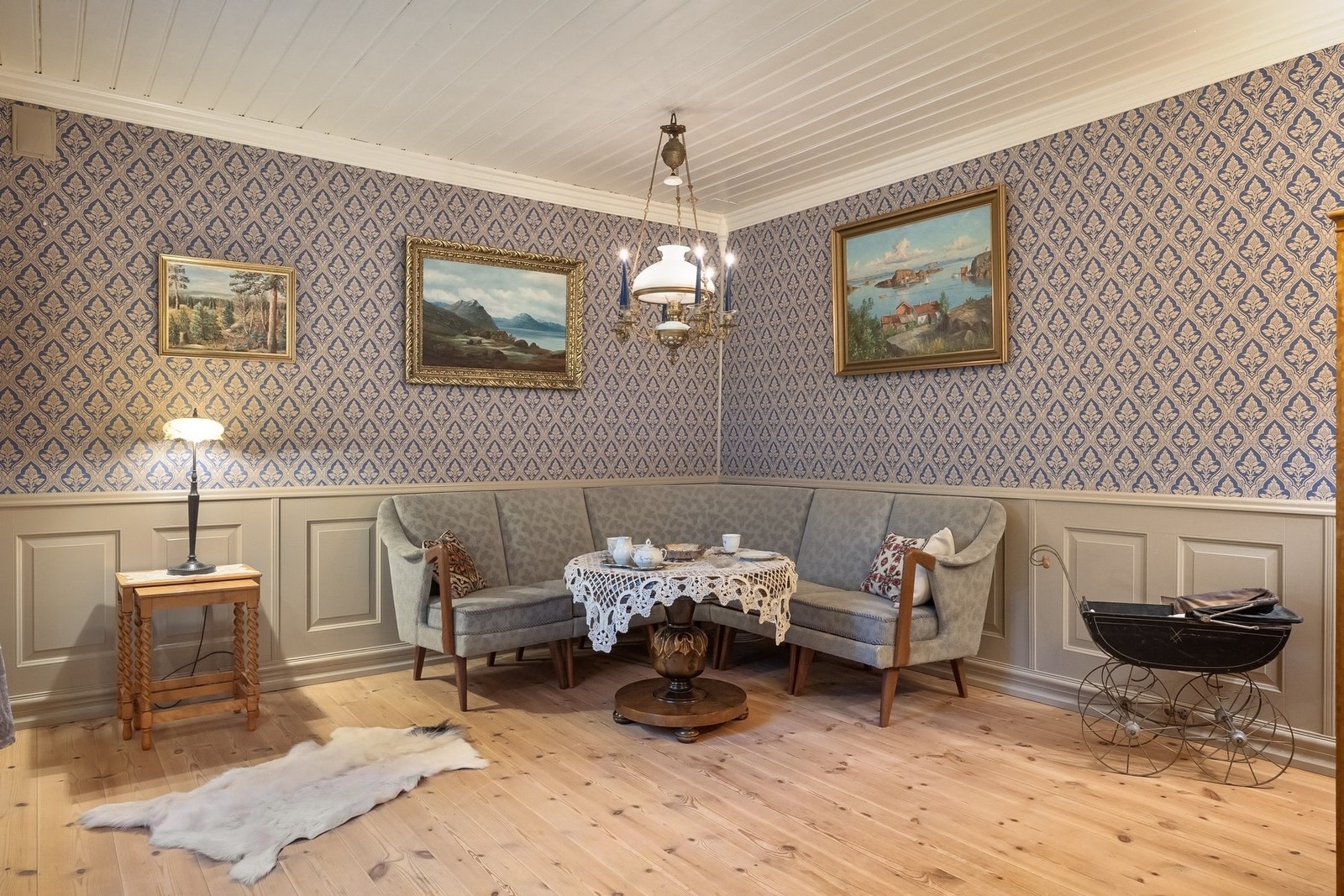 Stuen er innbydende med sjarm og pene flater Galleribilde