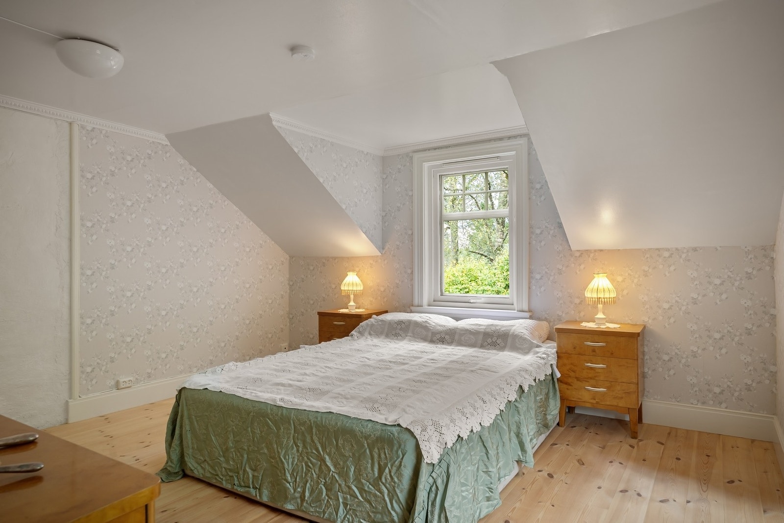 Soverommet har fine lysforhold og fremstår som behagelig Galleribilde