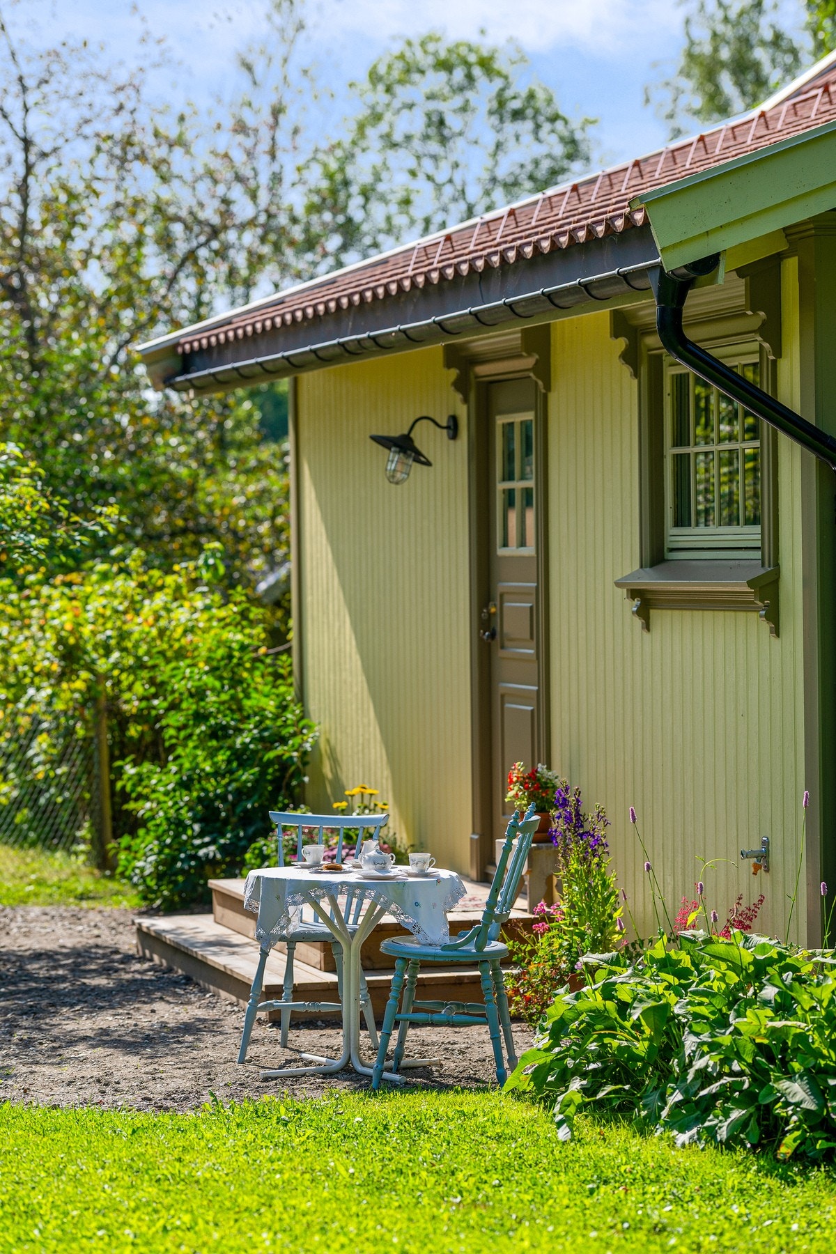 Inngangspartiet er veldig innbydende med plass til kaffe bord og stoler Galleribilde