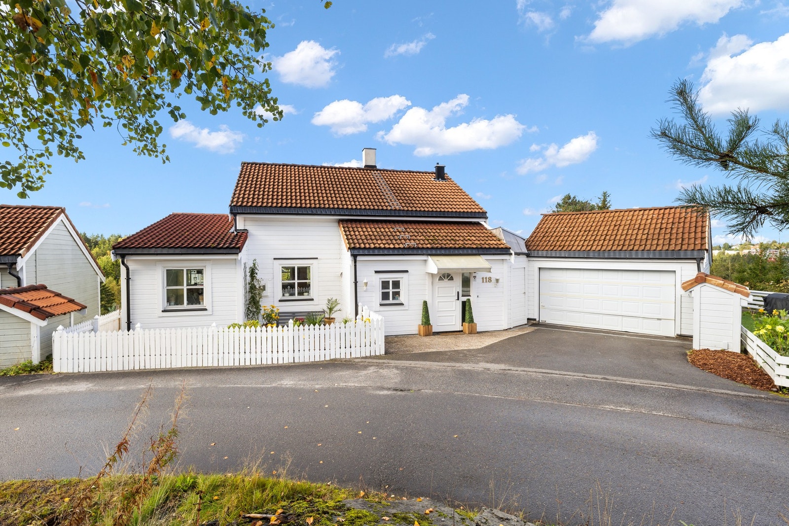 Velkommen til Elgtråkket 118 - en romslig og innholdsrik enebolig som strekker seg over tre etasjer. Galleribilde