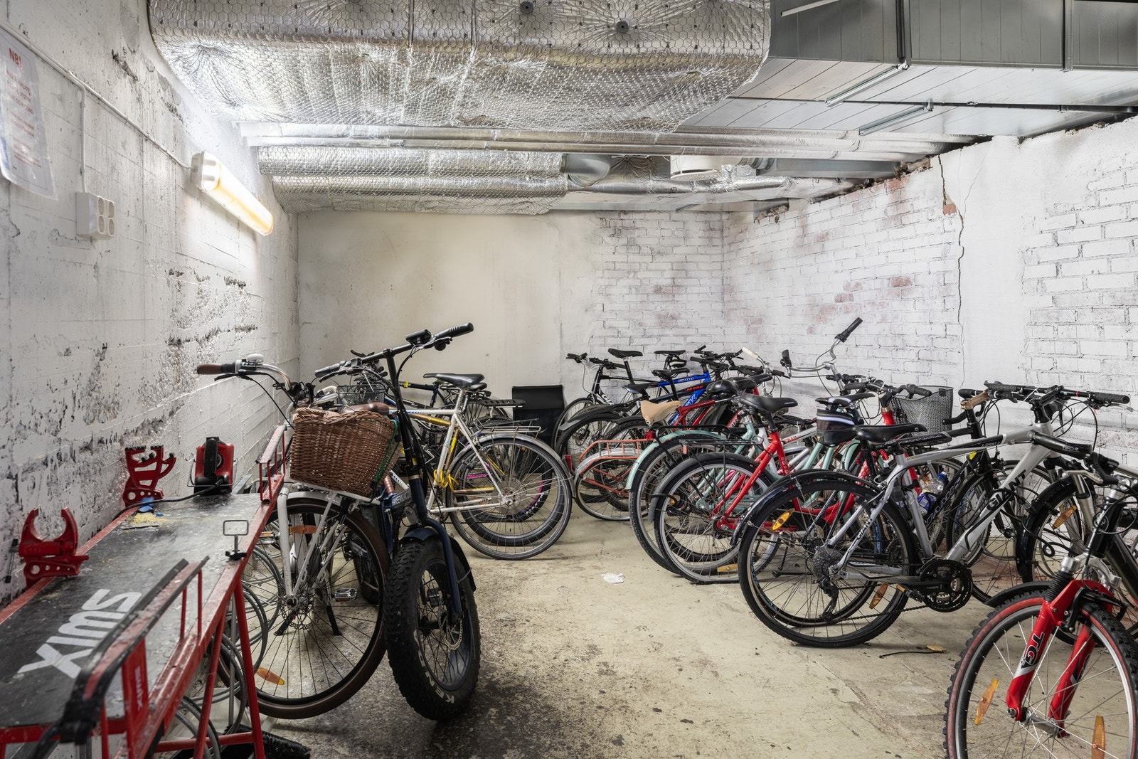 Innendørs sykkelparkering. Galleribilde