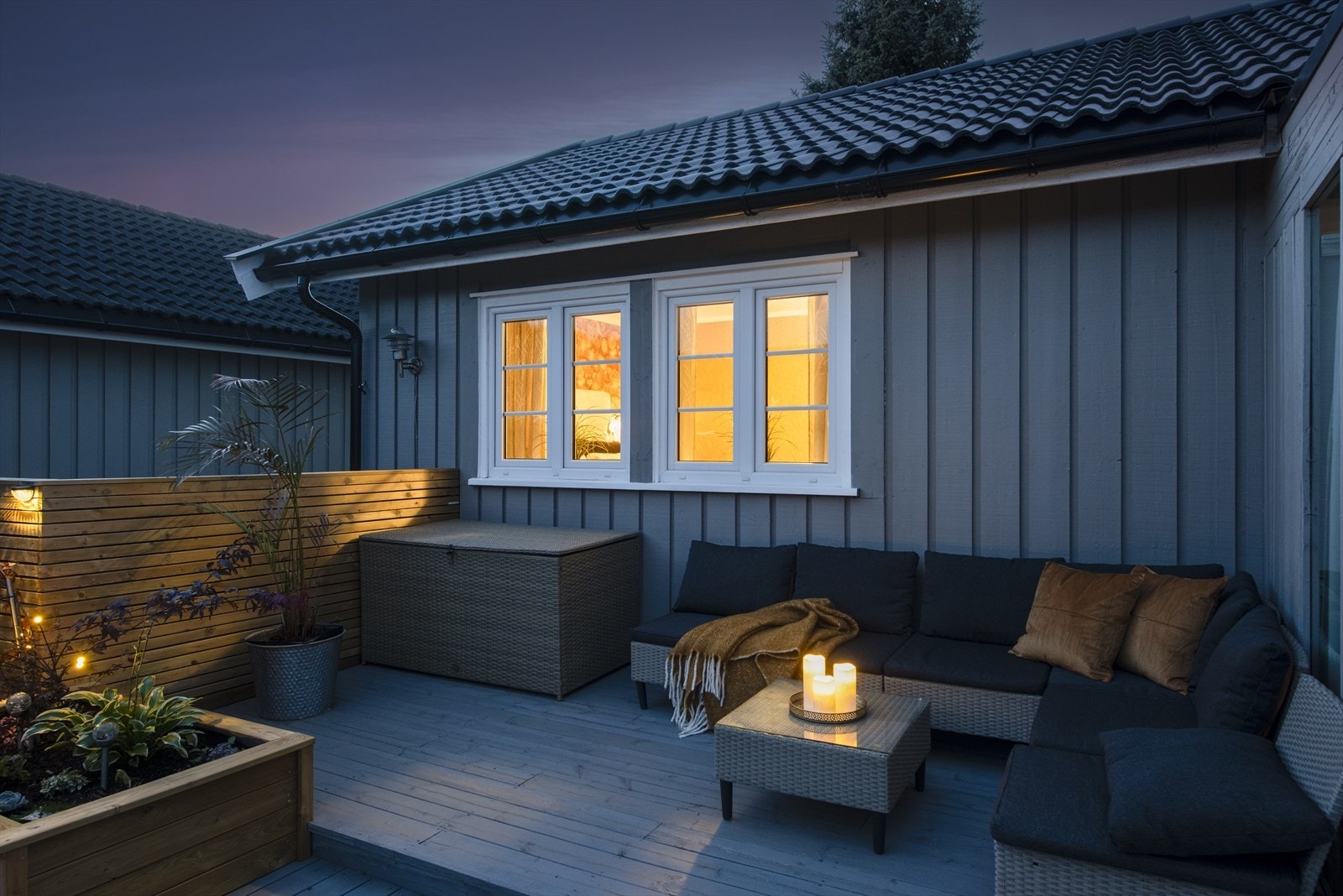 Kveldsstemning på terrassen. Galleribilde