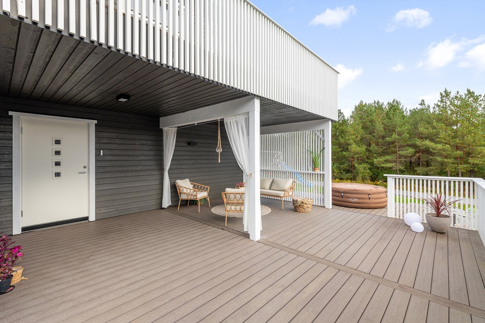 Deler av terrassen er overbygd Galleribilde