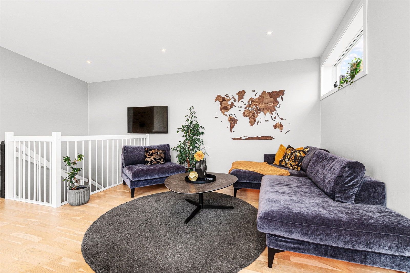 Stue/trapperom i 2. etasje Galleribilde