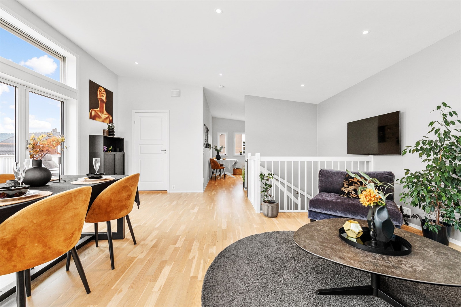 Fra stue/spisestue mot kjøkken Galleribilde