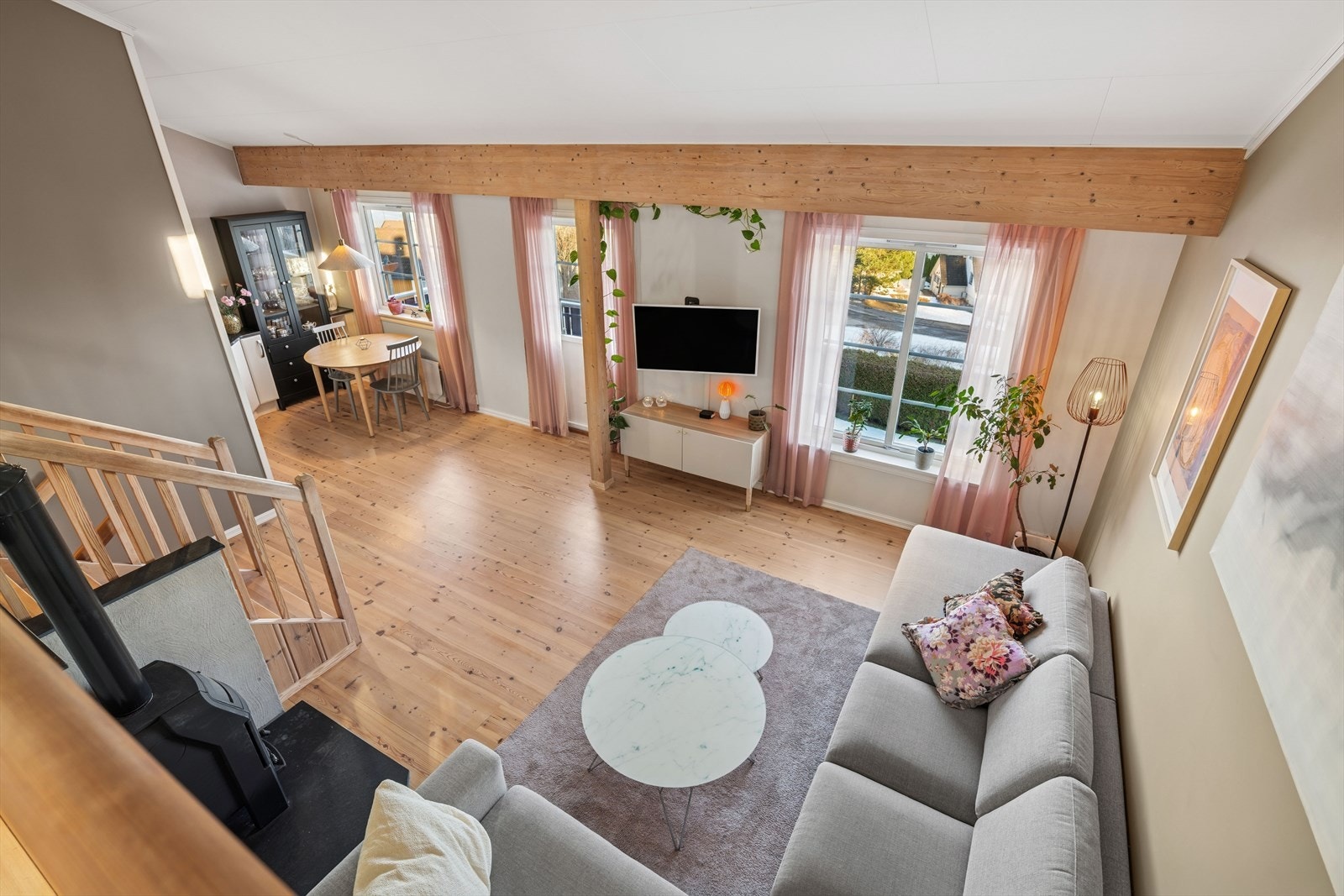 Stuen sett ovenfra fra spisestuen. Galleribilde