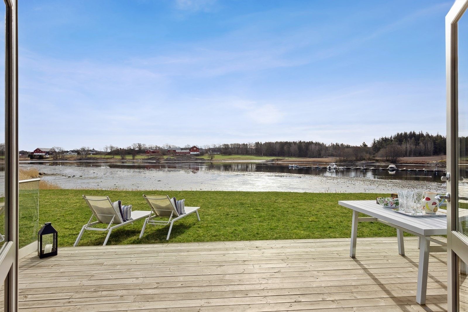 Det er enkelt å utføre vedlikeholdet på hytta og tiden skal heller brukes til uteaktiviteter - enkelt å ankomme hytta og selvfølgelig trist men lettvint å reise herfra igjen Galleribilde