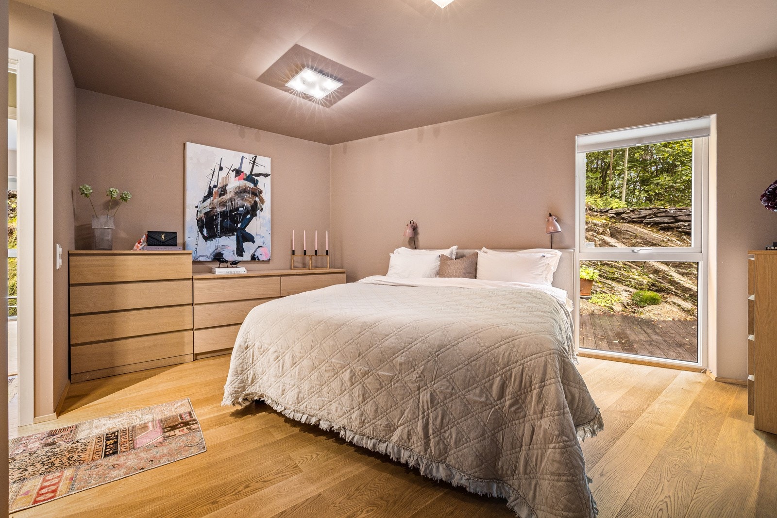 - Hovedsoverom på hele 15,5 kvm - Galleribilde