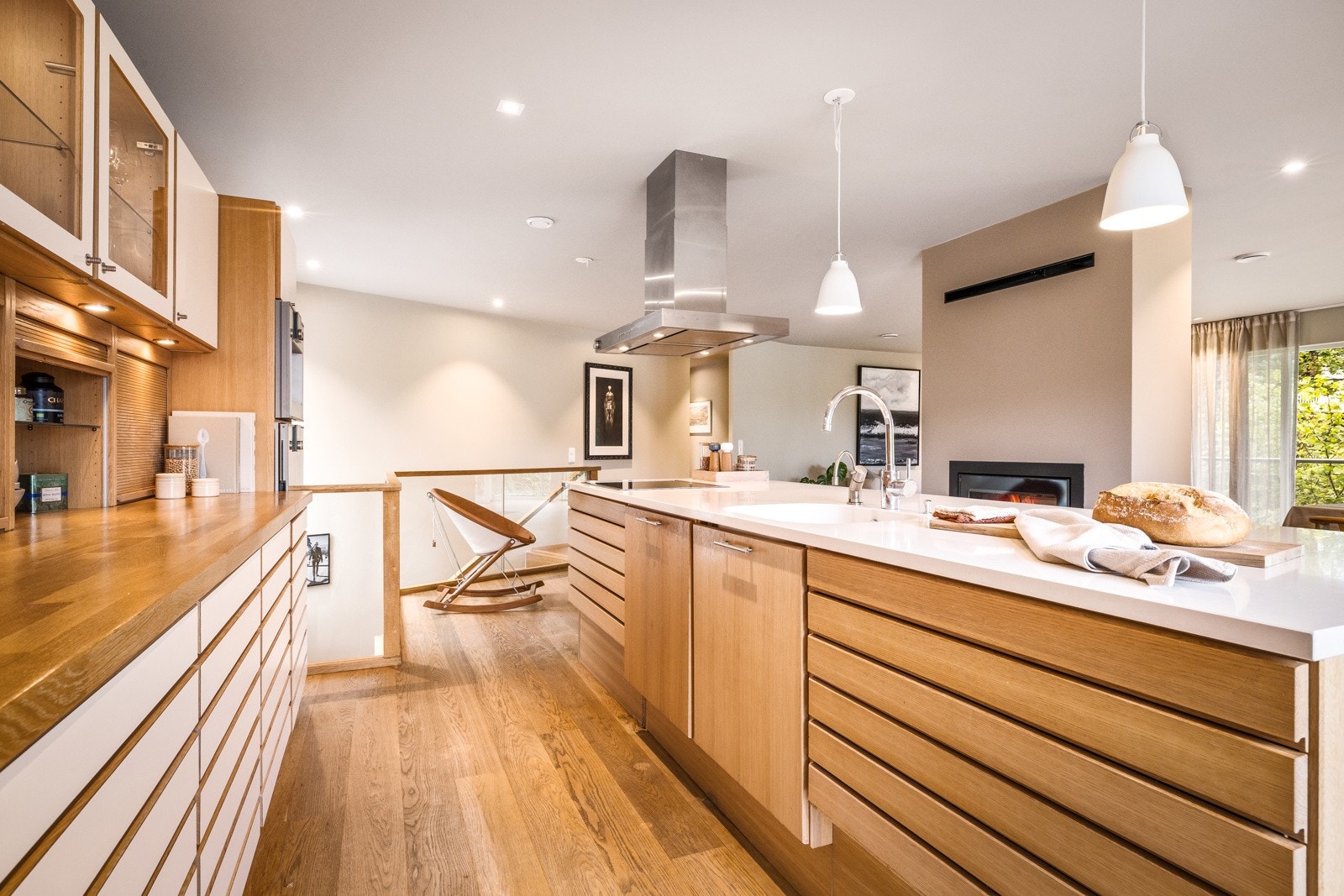 - Hvitevarer er fra kvalitetsleverandøren Gaggenau, herunder kaffemaskin, induksjonsplate, komfyr, oppvaskmaskin og kjøleskap - Galleribilde