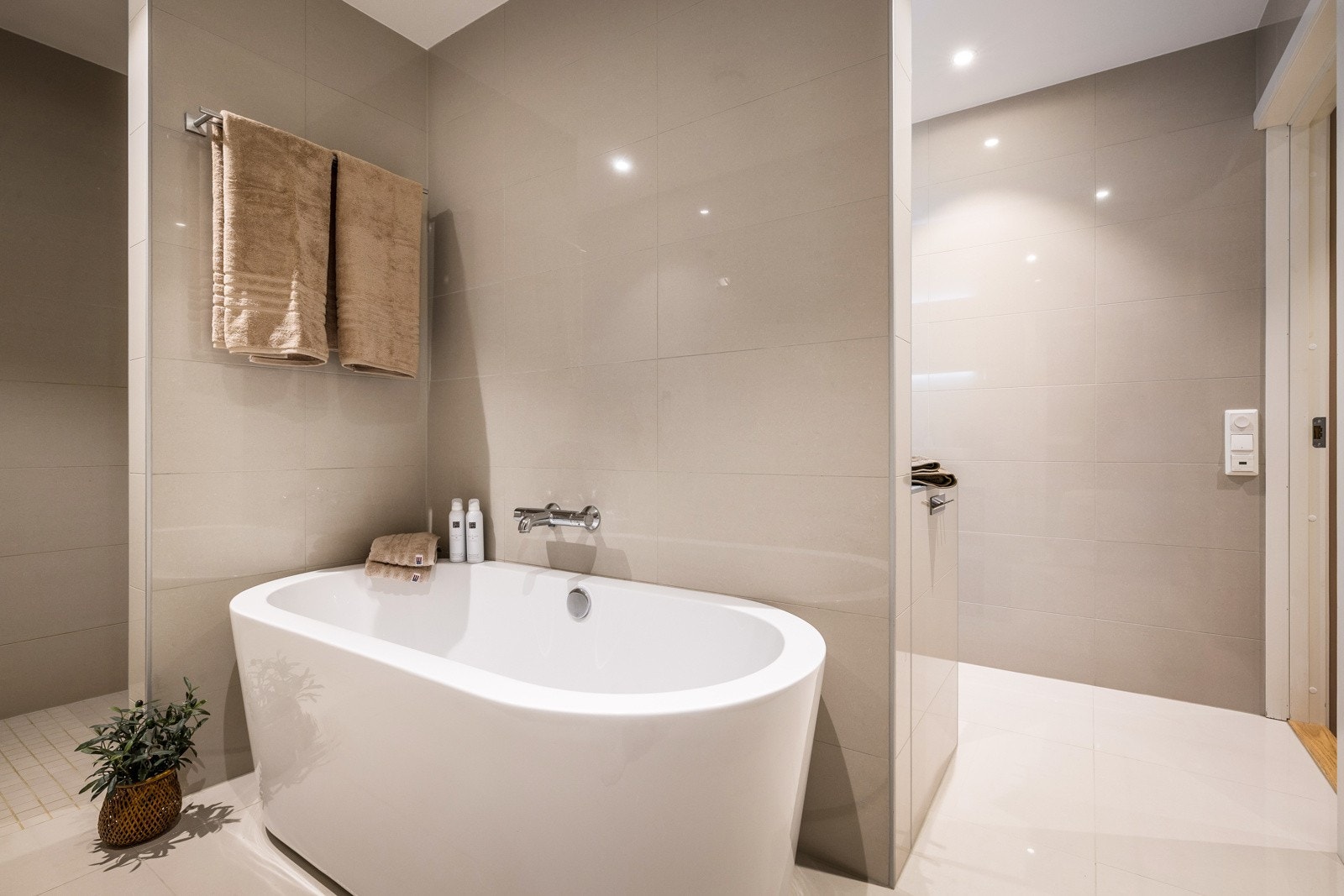 - Pent badekar. Perfekt når man vil roe ned etter en hektisk dag - Galleribilde