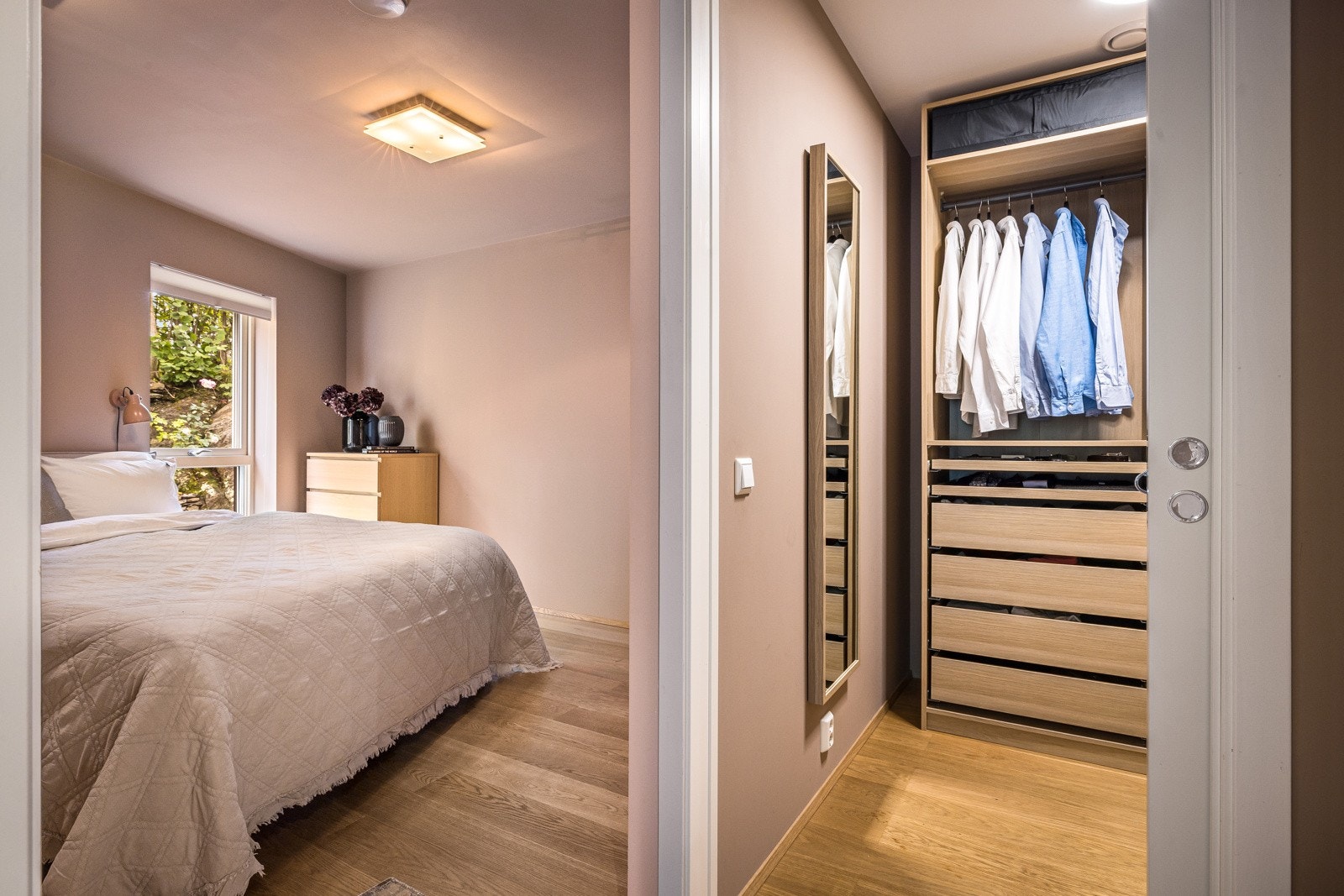 - Walk-in closet og bad i tilknytning til hovedsoverom - Galleribilde