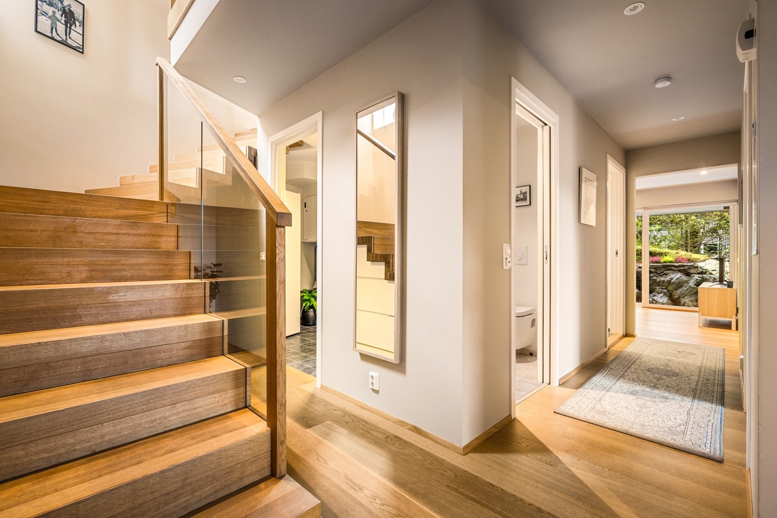 - Innvendig bod. Det er også bygget utvendig bod i 2018, samt at det er laget smarte oppbevaringsmuligheter under trapp - Galleribilde