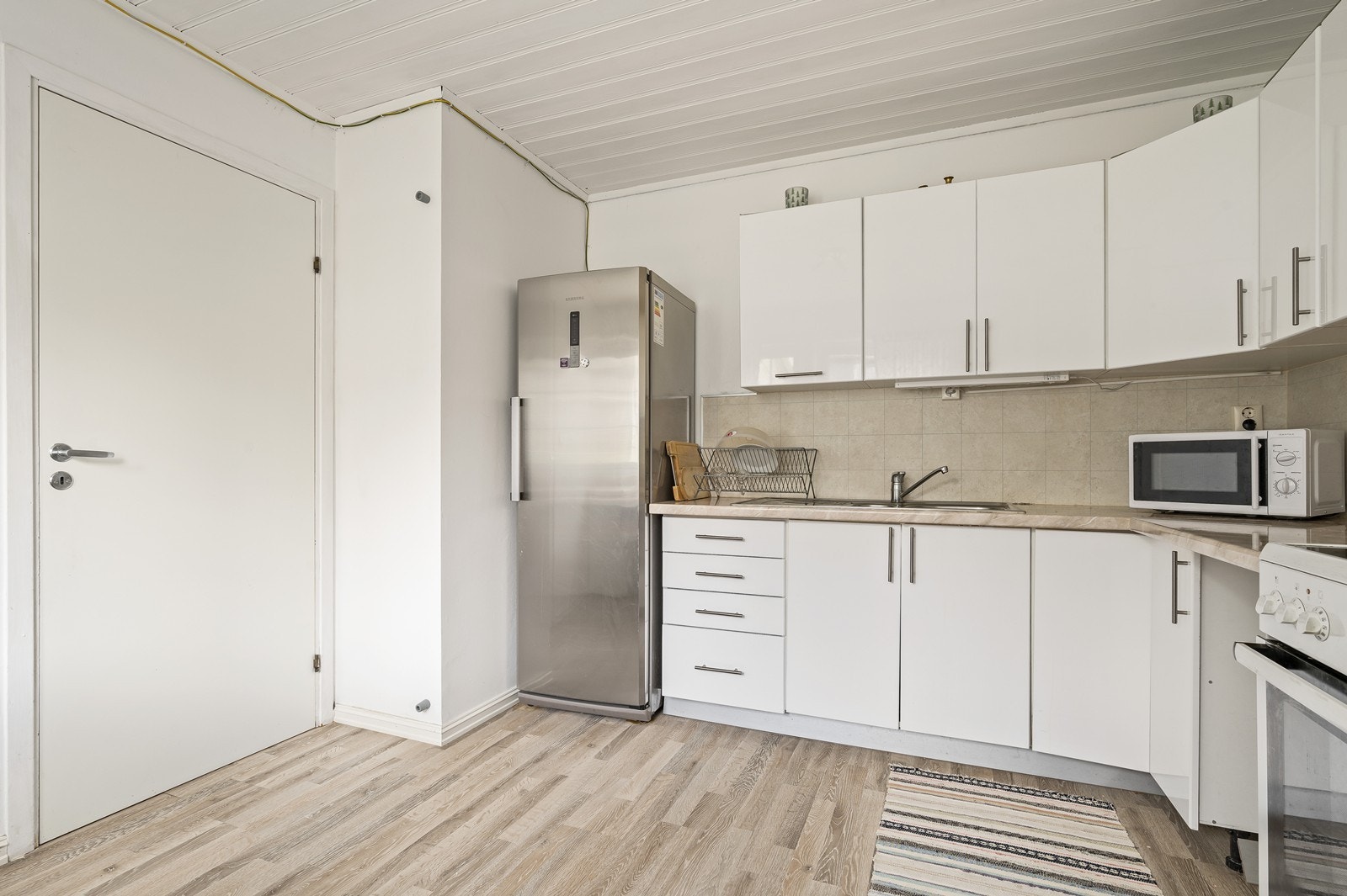 Kjøkkenventilator med avtrekk direkte ut sikrer god utlufting under matlaging. Galleribilde