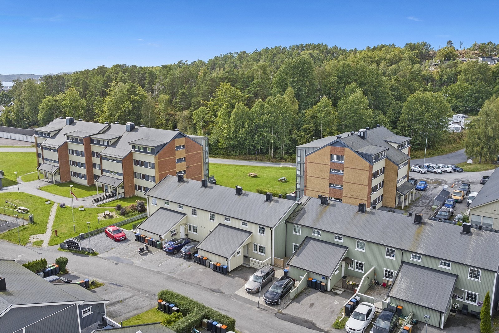 Området er barnevennlig og anbefales for familier, med nærhet til skoler og barnehager. Galleribilde