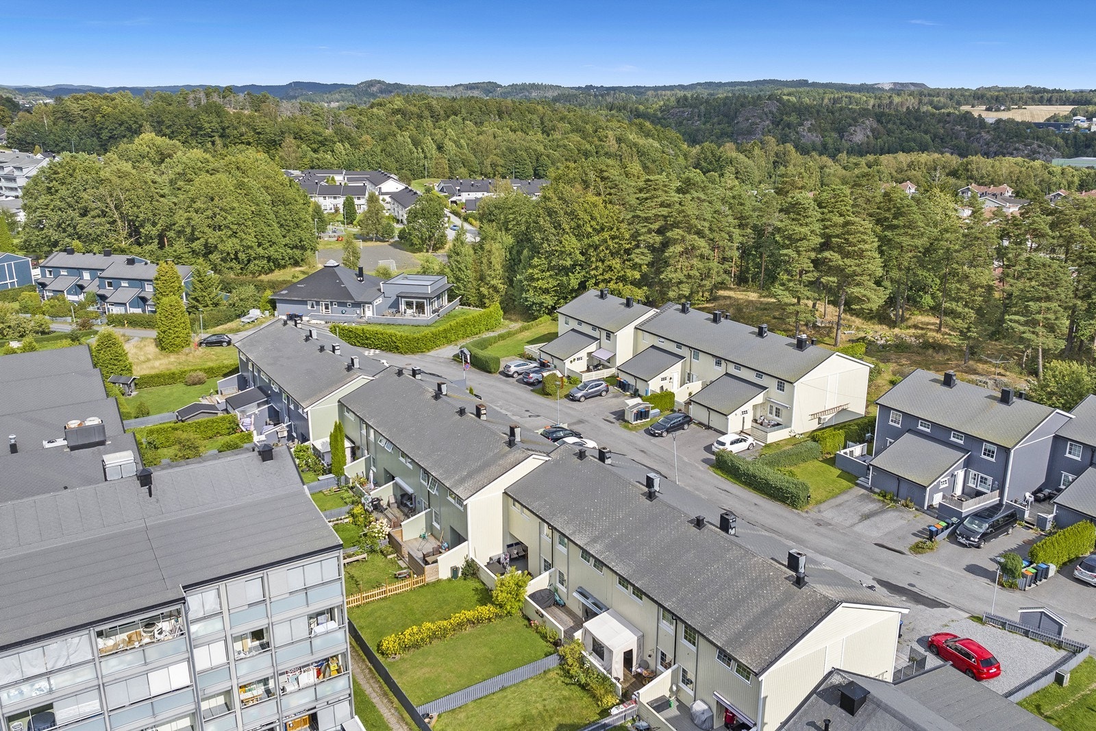 Fra Tagtvedt er det kort vei til dagligvarebutikker og offentlig transport, med busstopp 4 minutter unna. Galleribilde