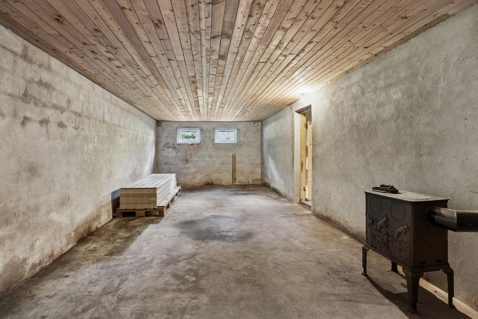 Romslig kjeller. Galleribilde