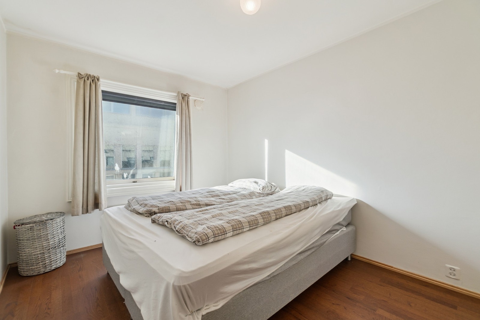 Soverommene ligger vegg-i-vegg med hverandre, og får begge fint plass til dobbeltseng og øvrig innredning. Galleribilde