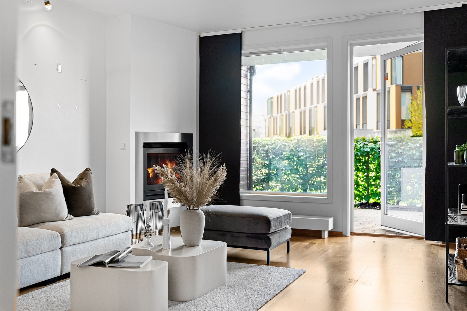 Leiligheten ligger i 1. etasje og inneholder: Entré/gang/kjøkken, 2 soverom, bad/vaskerom, bod, stue. Galleribilde