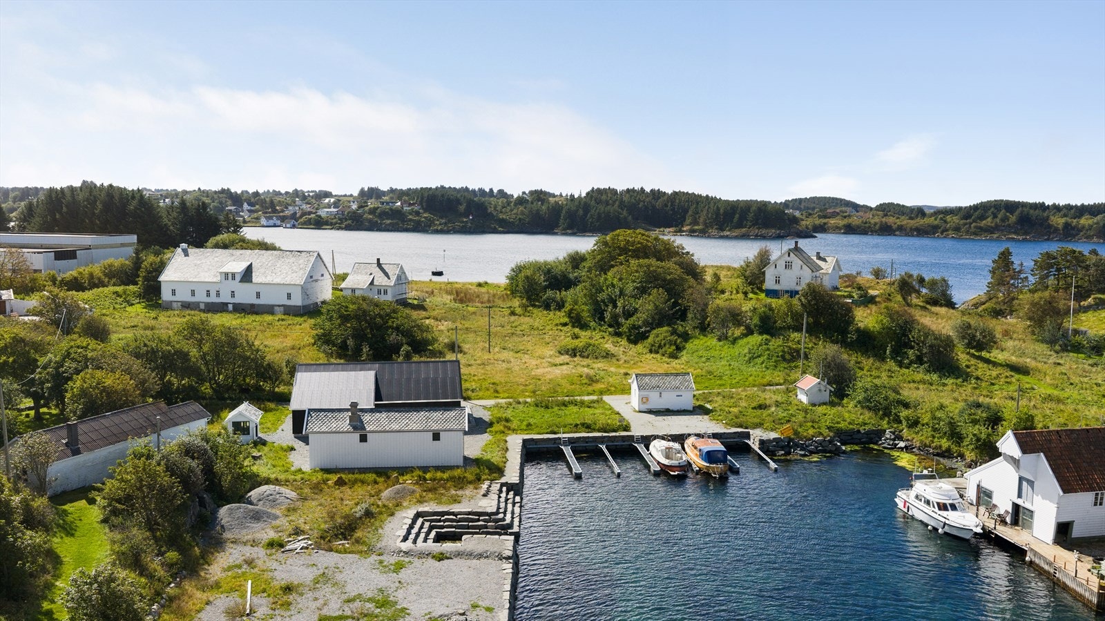 Søre Løvågen er en idyllisk havn Galleribilde