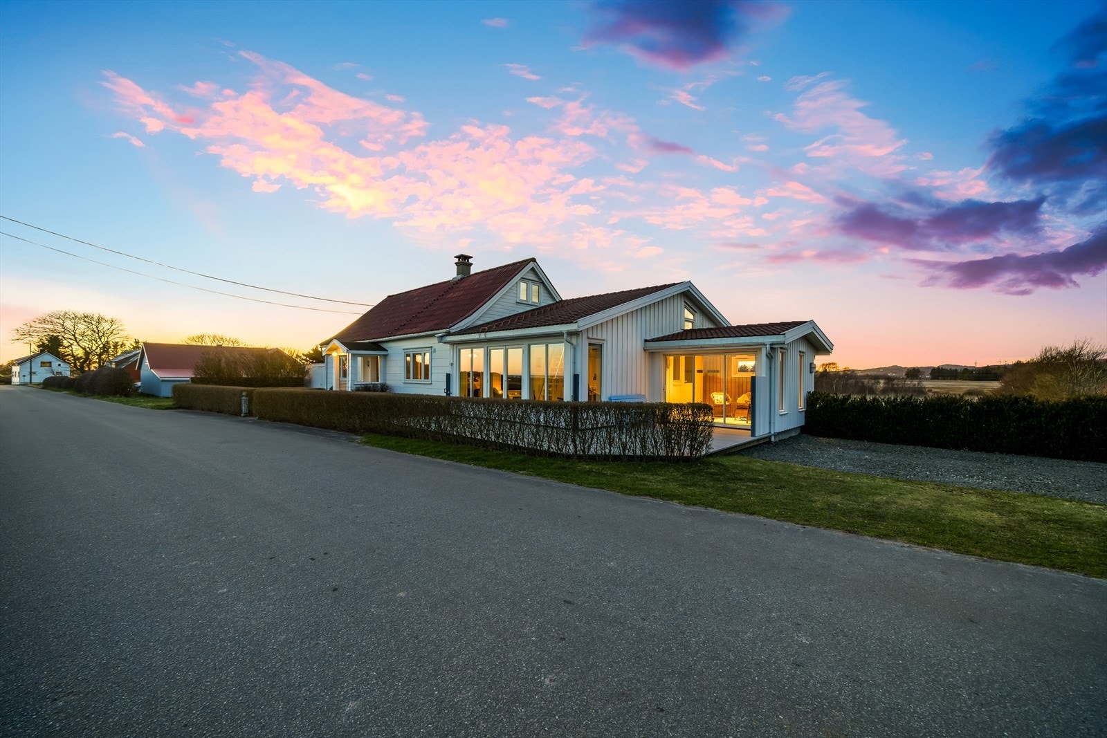 Eiendomsmegler MNEF Anita Cecilie Gabrielsen ønsker velkommen til Nesheim 60! Galleribilde