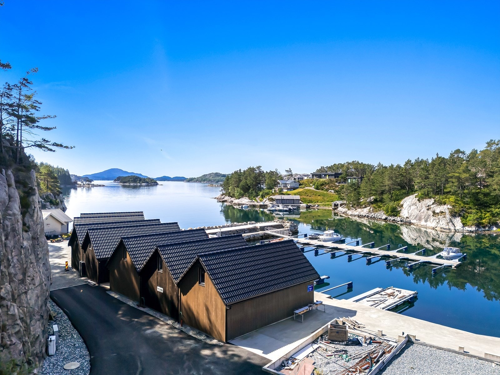 Asfaltert adkomstvei Galleribilde