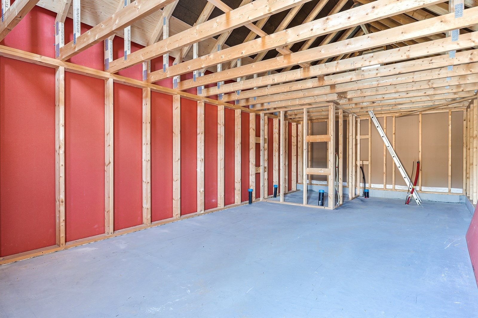 Naustrom m/røyropplegg til vann, avløp og strøm Galleribilde