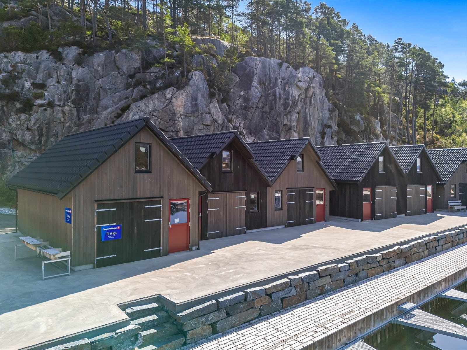 Påkostet kai og bryggeanlegg m/natursteinsmur Galleribilde