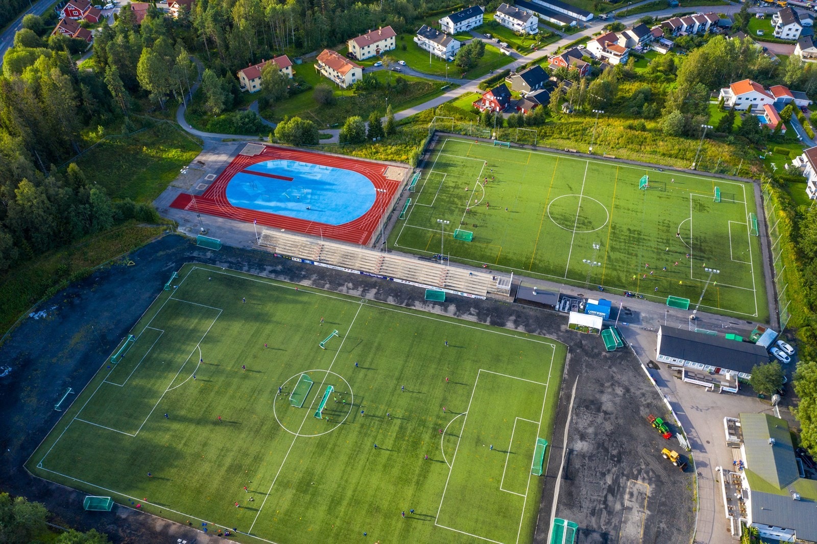 Rolvsrud Stadion er et av flere idrettsanlegg i nærmiljøet. Galleribilde