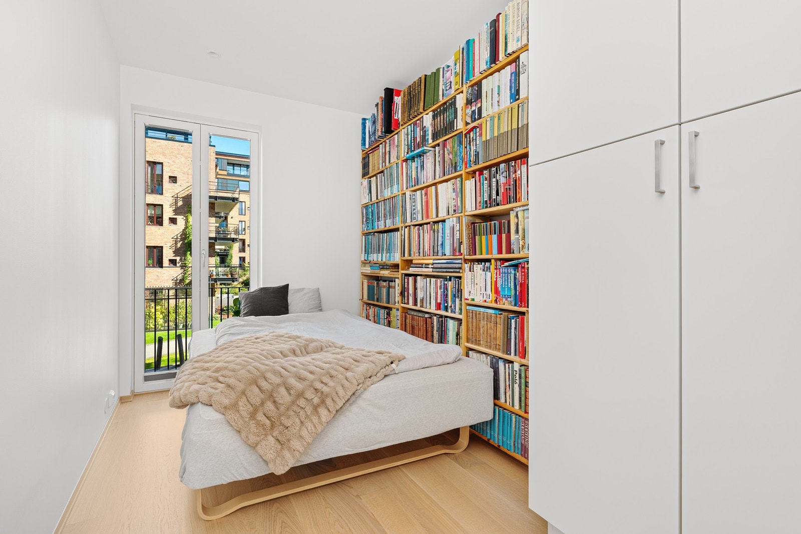 Det andre soverommet er noe mindre - ideelt som gjesterom, barnerom eller kontor. Galleribilde